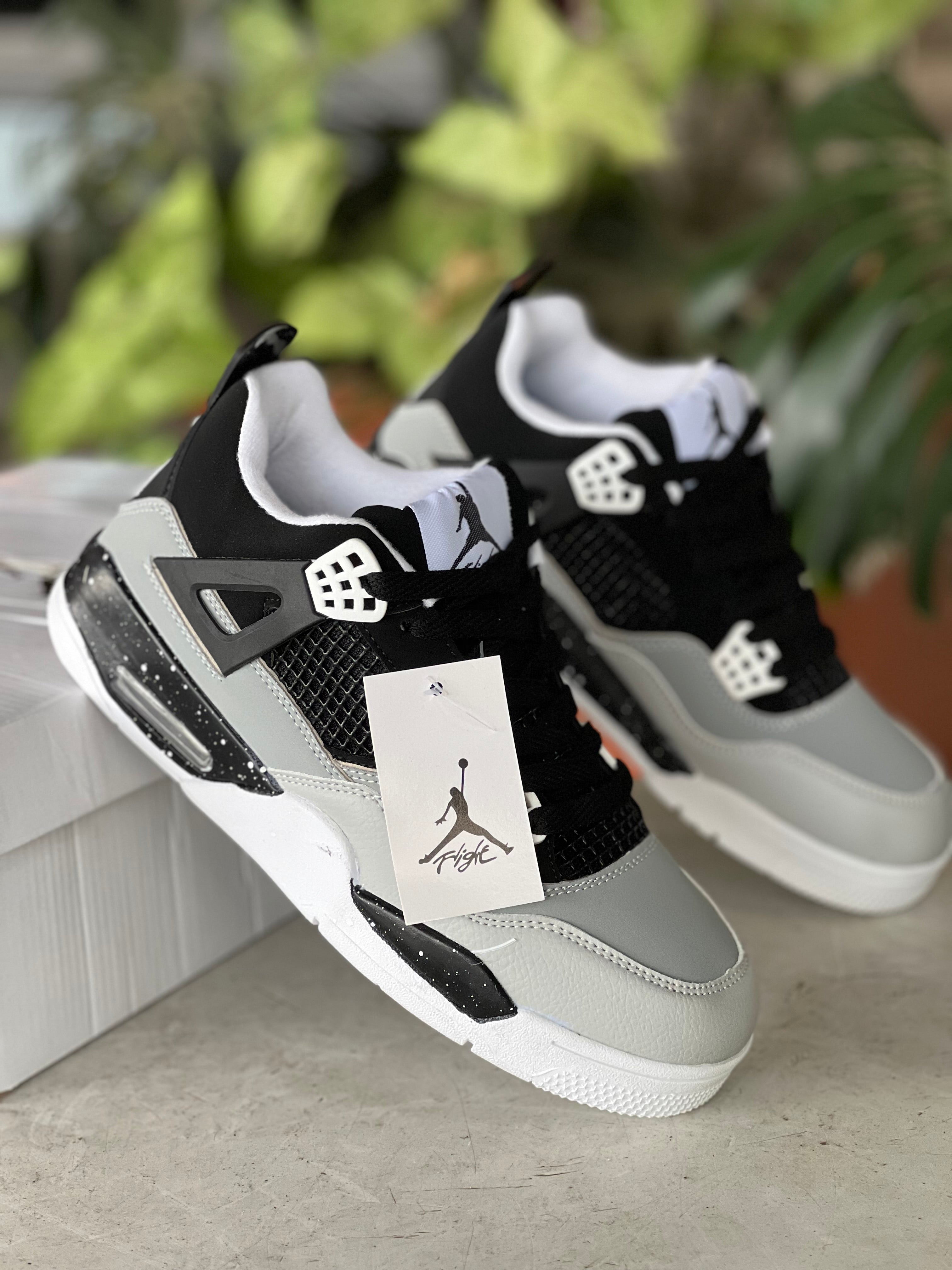 Air Jordan 4 Retro Sneakers for Men - Black/Grey Ceramic Colorway - Comfortable Basketball Shoes for Casual Wear & Street Style