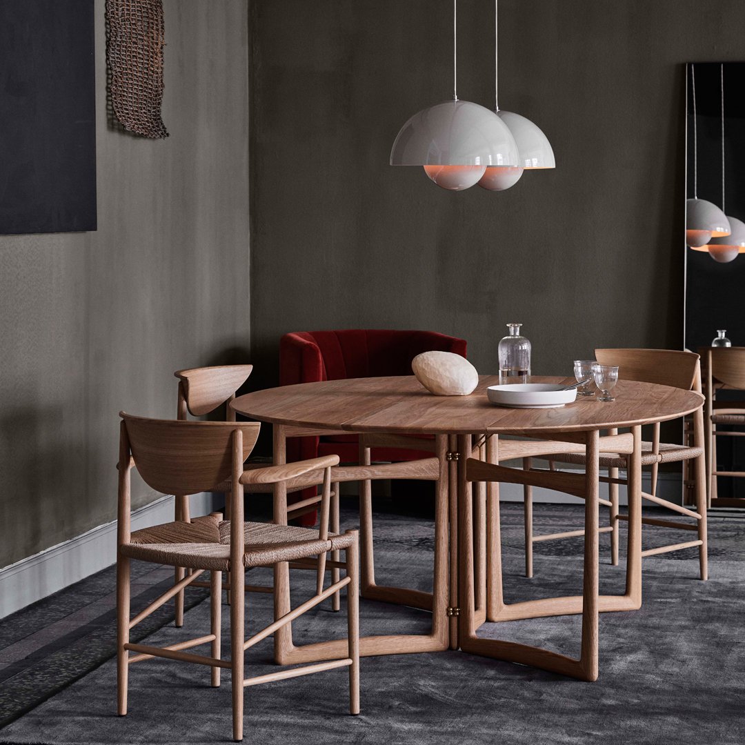 Modern HM3 Dining Chair - Elegant Wooden Seat for Kitchen, Dining Room & Office - Perfect for Home Decor & Entertaining Guests