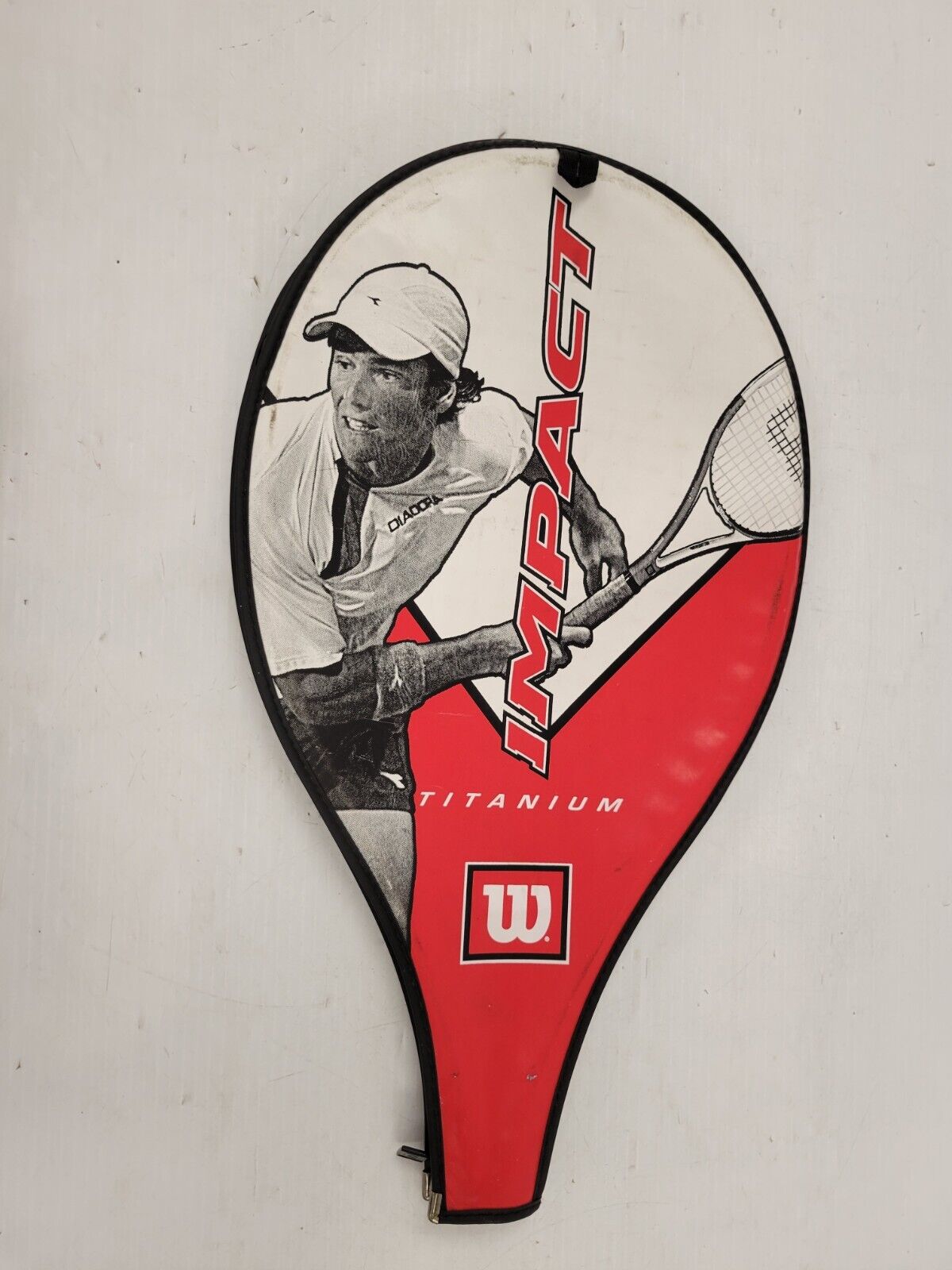 Wilson Atomic Tennis Racket - Lightweight Carbon Fiber Tennis Racquet for Adults & Teens - Perfect for Beginners & Intermediate Players - Great for Court Training & Competitive Matches
