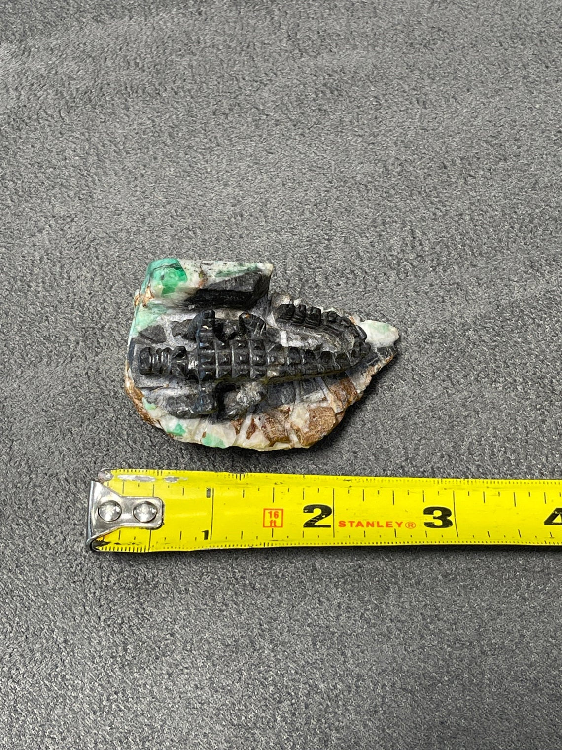 Colombian Emerald Alligator Rough Crystal Sculpture - Natural Gemstone Carving for Home Decor, Office Display & Gift Giving