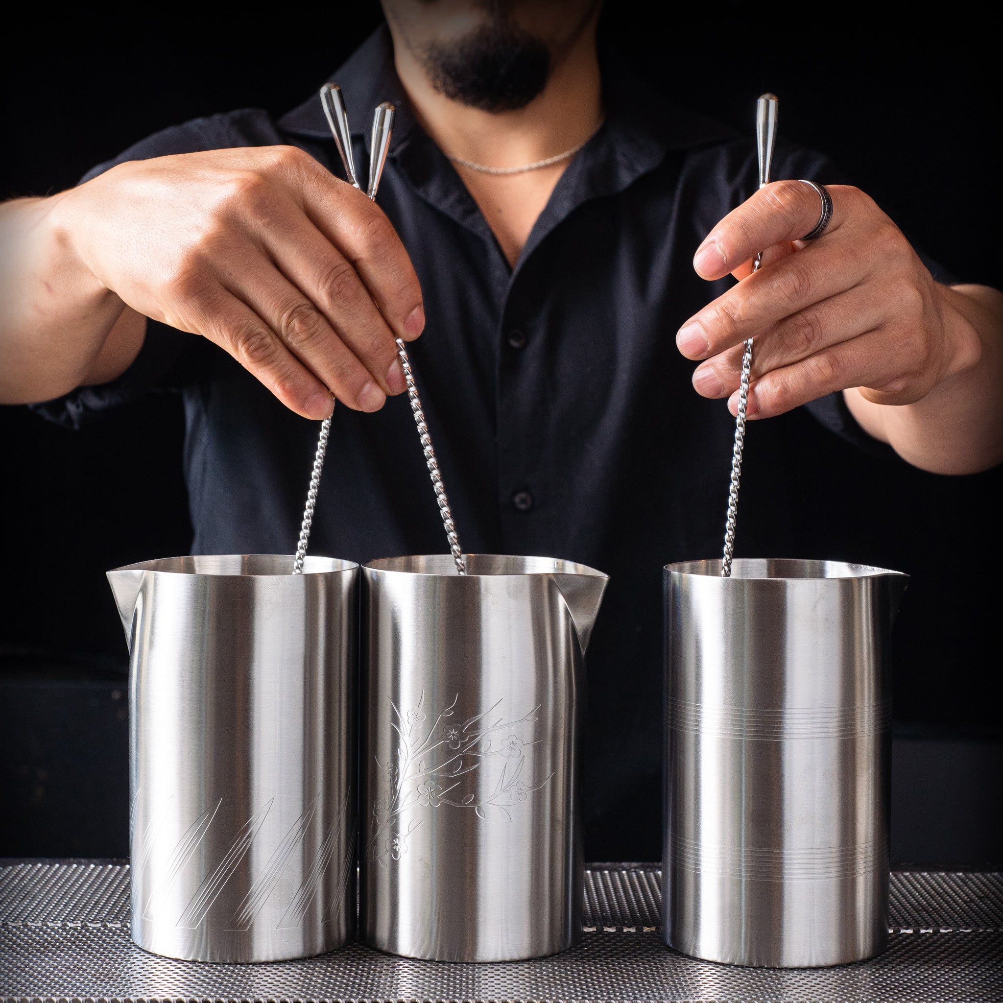 Premium MIXTIN™ Stainless Steel Cocktail Shaker with Pandan Design - 625ml (21oz) for Bartenders & Home Mixologists - Perfect for Crafting Cocktails, Mocktails & Bar Drinks