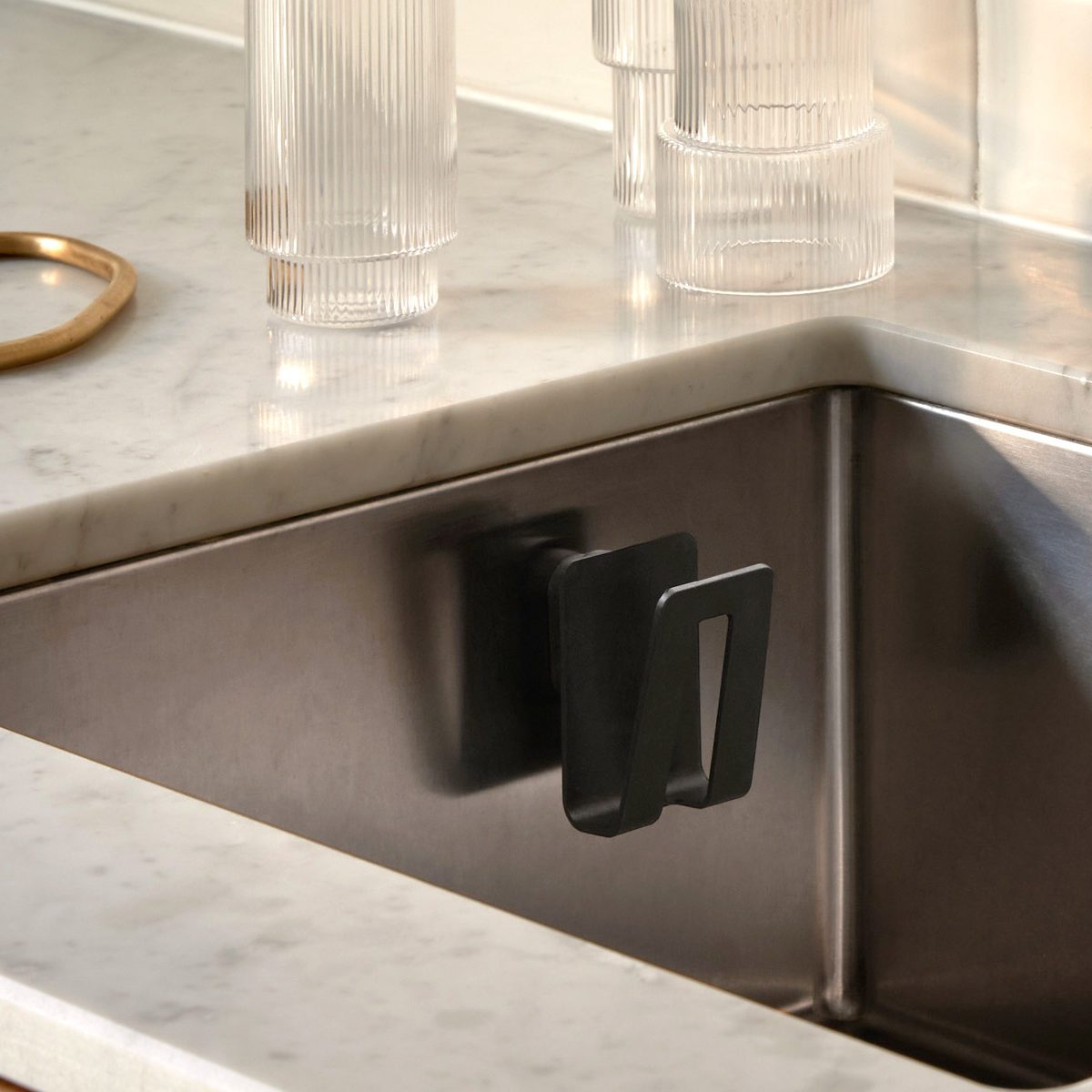 Magisso Magnetic Sponge Holder for Kitchen Sink - Black Eco-Friendly Composite Material | Space-Saving Organizer for Dishes, Utensils & Cleaning Tools
