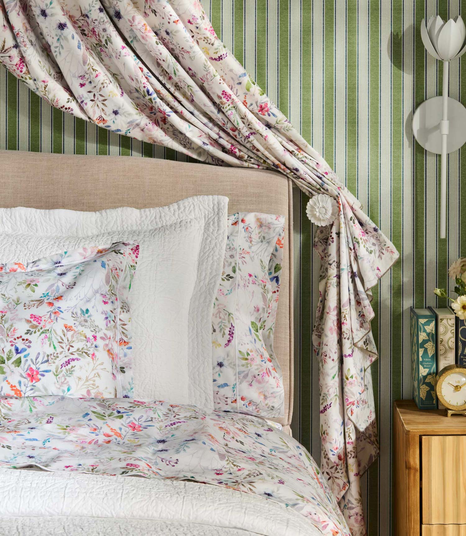 Chloe Floral Percale Sheet Set - Luxury 100% Cotton Bed Sheets, Soft & Breathable for All Seasons - Perfect for Master Bedroom, Guest Room, or Vacation Home