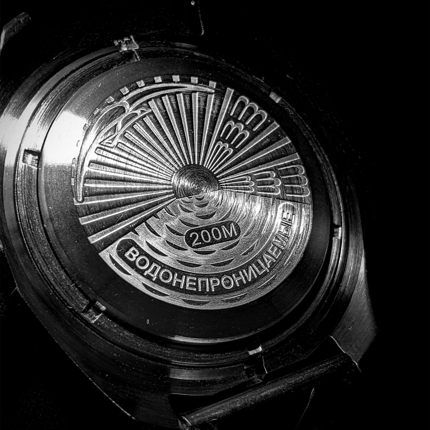 Vostok Komandirskie 020715 Automatic Mechanical Diver Watch - Waterproof 200M, Stainless Steel Case, Luminous Hands - Perfect for Scuba Diving, Swimming & Outdoor Adventures