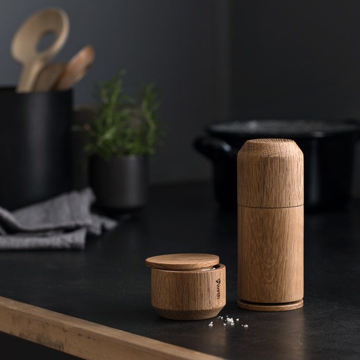 EKTA LIVING 'Crush Me' Premium Salt and Pepper Grinder Set - Handcrafted Oiled Oak Wood - Perfect for Kitchen, Dining Table & Gourmet Cooking