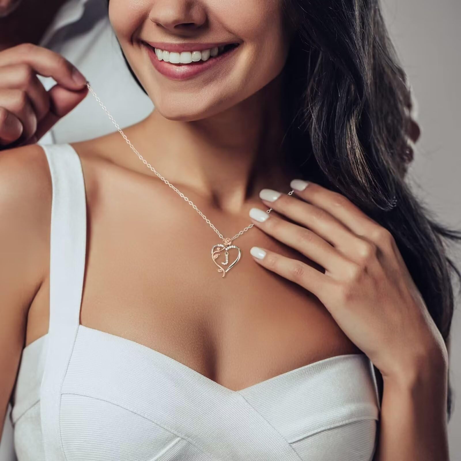 Yesteel Rose Heart Initial Necklace - Personalized Letter Pendant Jewelry for Women, Teen Girls, Wife & Girlfriend | Valentine's Day, Mother's Day, Anniversary & Birthday Gift for Her | Romantic Present for Date Night & Special Occasions