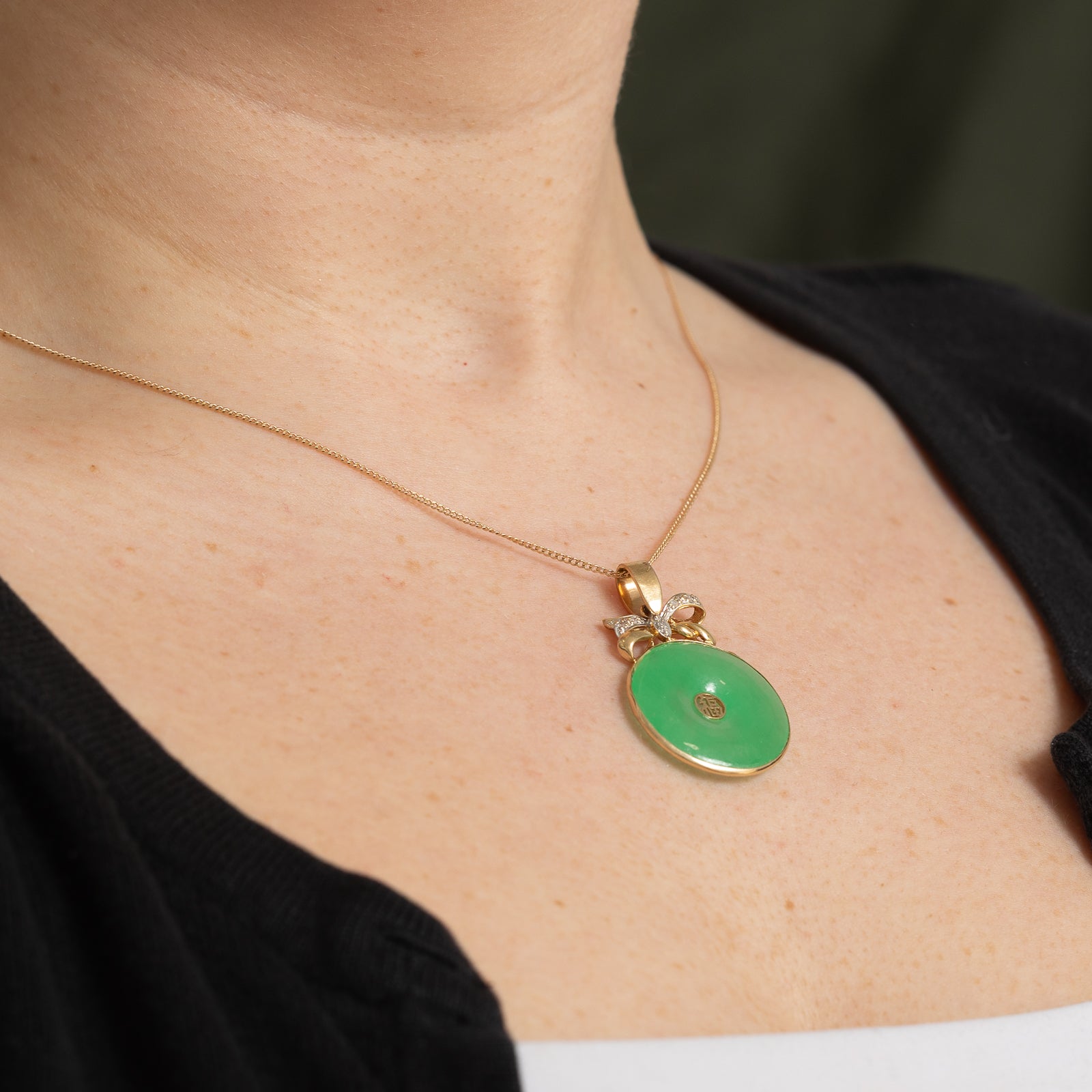 Exquisite 18.00ct Donut Jadeite & 0.03ct Diamond Pendant - Elegant Green Jade Jewelry for Women - Perfect for Weddings, Anniversaries & Special Occasions