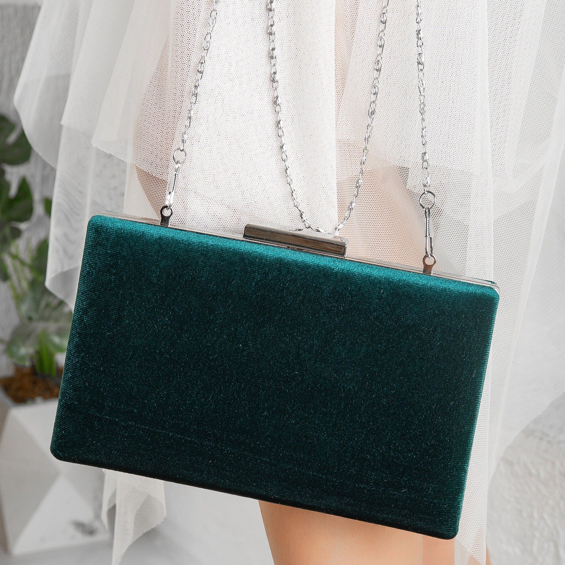 Elegant Green Velvet Clutch Purse for Women - Luxury Evening Bag for Parties, Weddings & Special Occasions