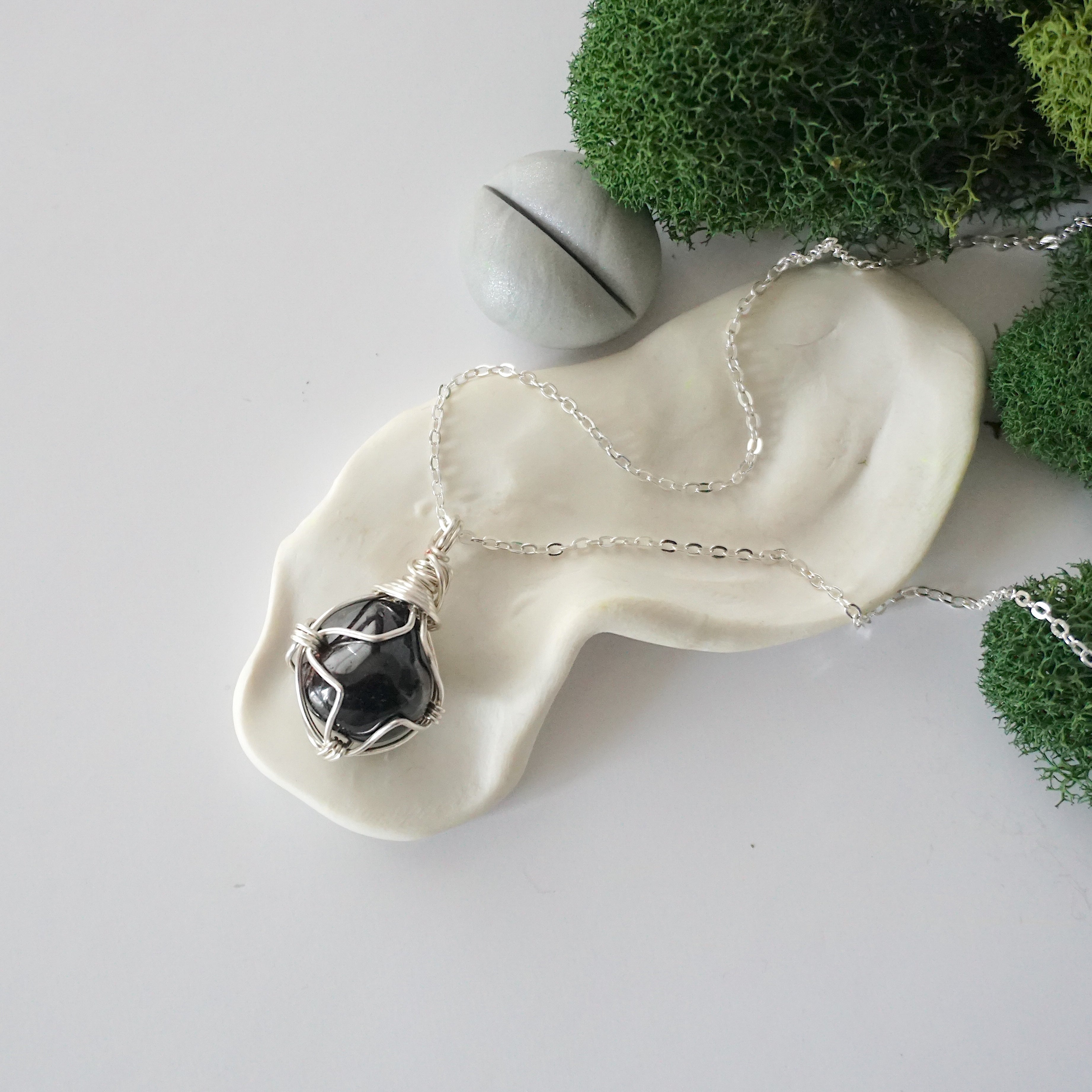 Gorgeous Garnet Crystal Birthstone Necklace - January Birthstone Jewelry for Women, Elegant Pendant Gift for Mom, Wife, Daughter | Perfect for Birthdays, Anniversaries & Special Occasions