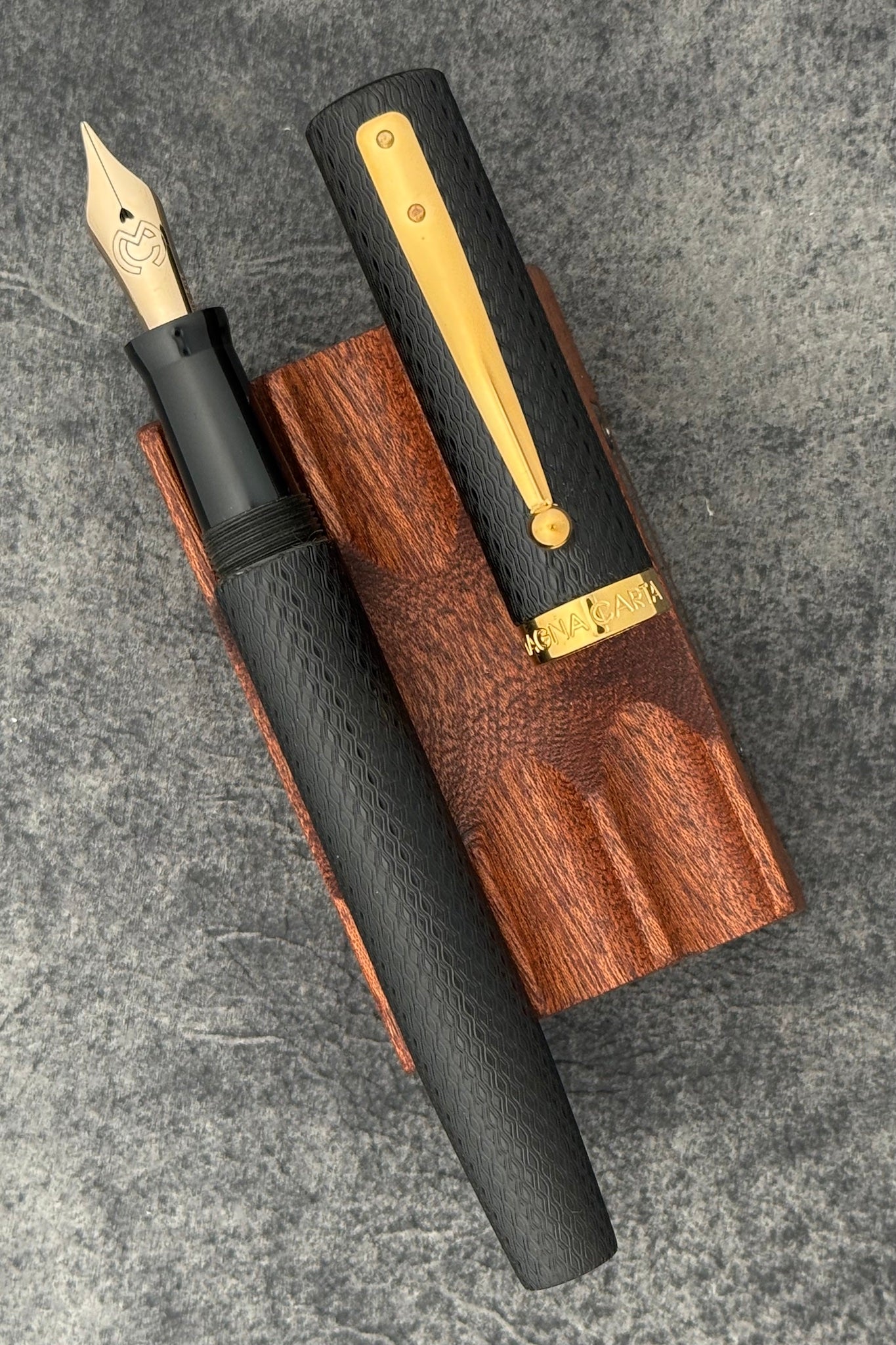 Magna Carta Mag 600 Fountain Pen with True Flex Nib - Premium Black Guilloche Design for Calligraphy, Letter Writing & Signature Signing