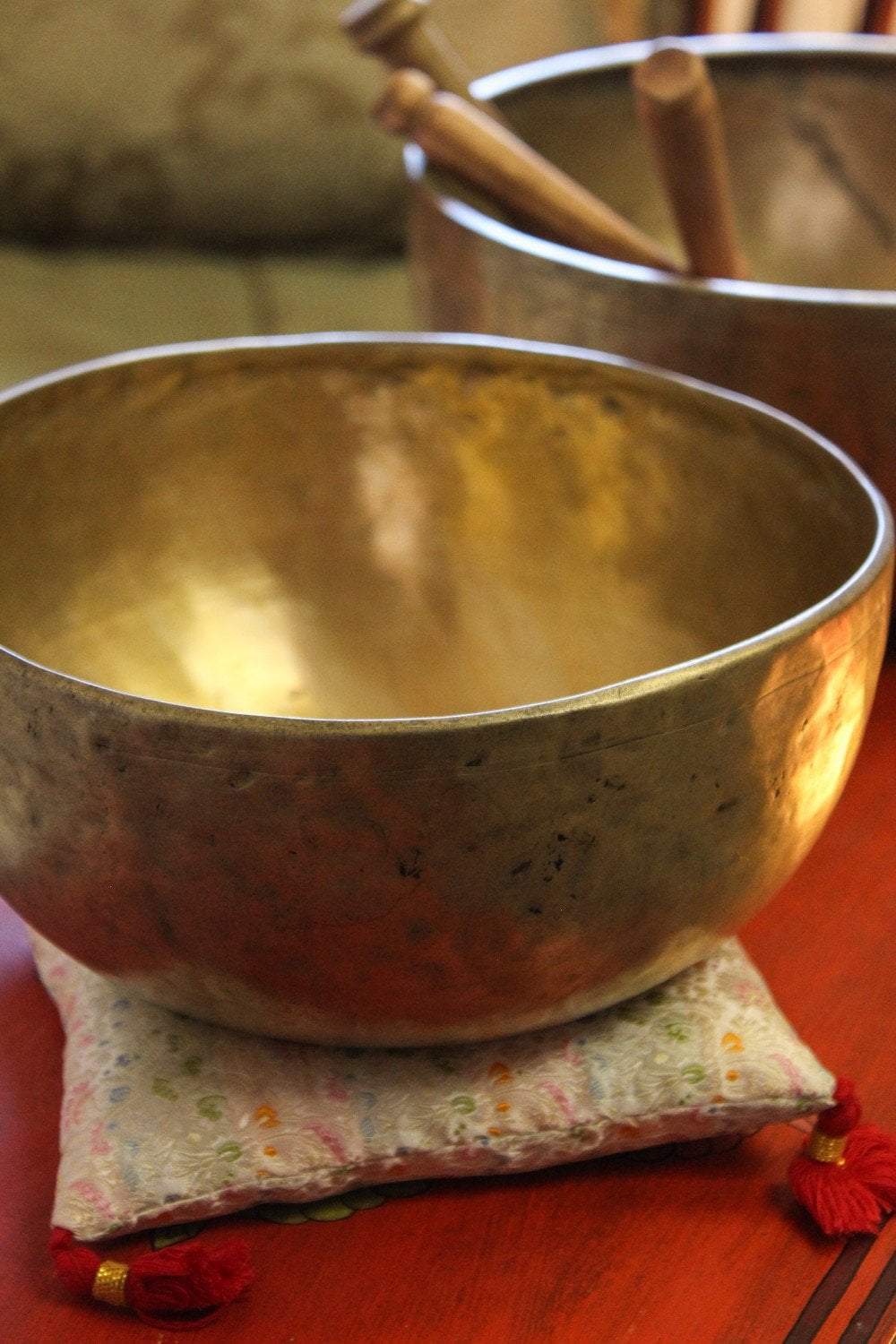 9 Inch Handcrafted Tibetan Singing Bowl for Meditation & Yoga - Premium Quality Sound Healing Instrument for Stress Relief, Mindfulness & Spiritual Practice