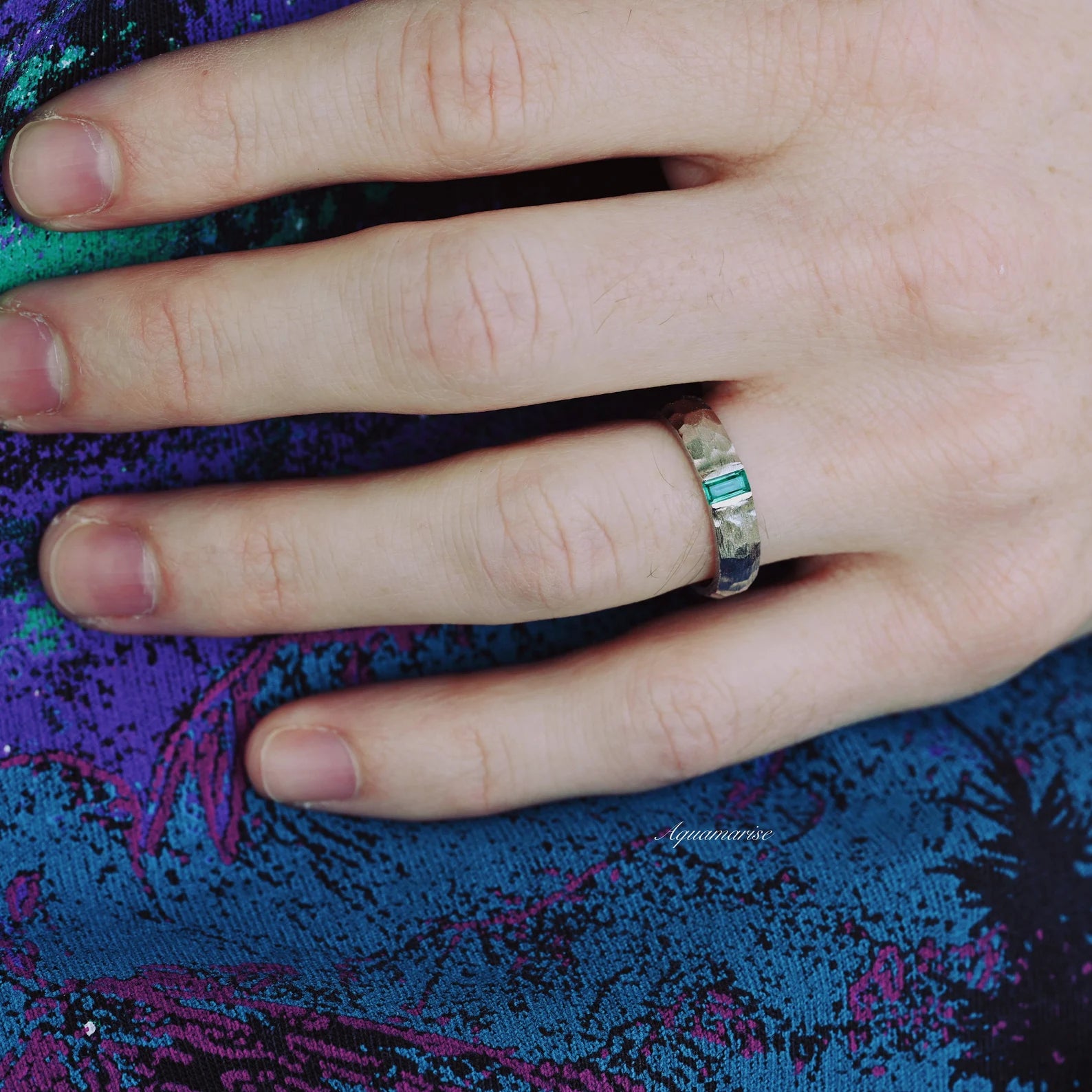 Emerald Leaf Couples Ring - Elegant Matching Wedding Bands for Him & Her - Perfect for Anniversaries, Engagements and Romantic Gifts