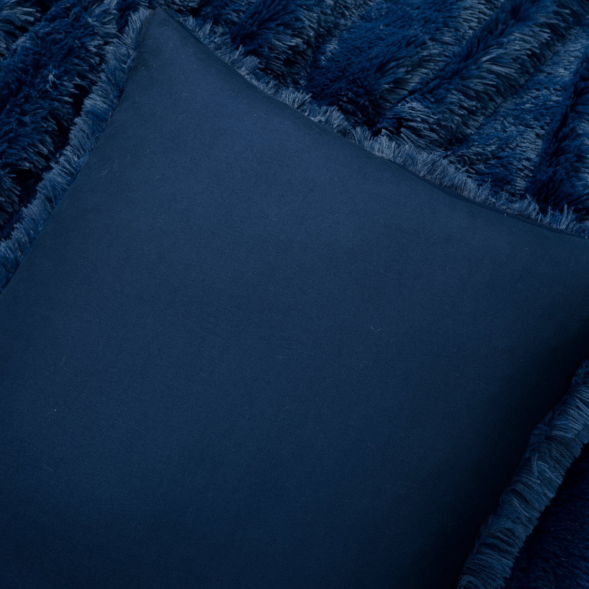 Emma Faux Fur Comforter Set - Soft & Luxurious Bedding Collection for Winter - Queen/King Size - Perfect for Cozy Bedrooms, Guest Rooms & Winter Home Decor