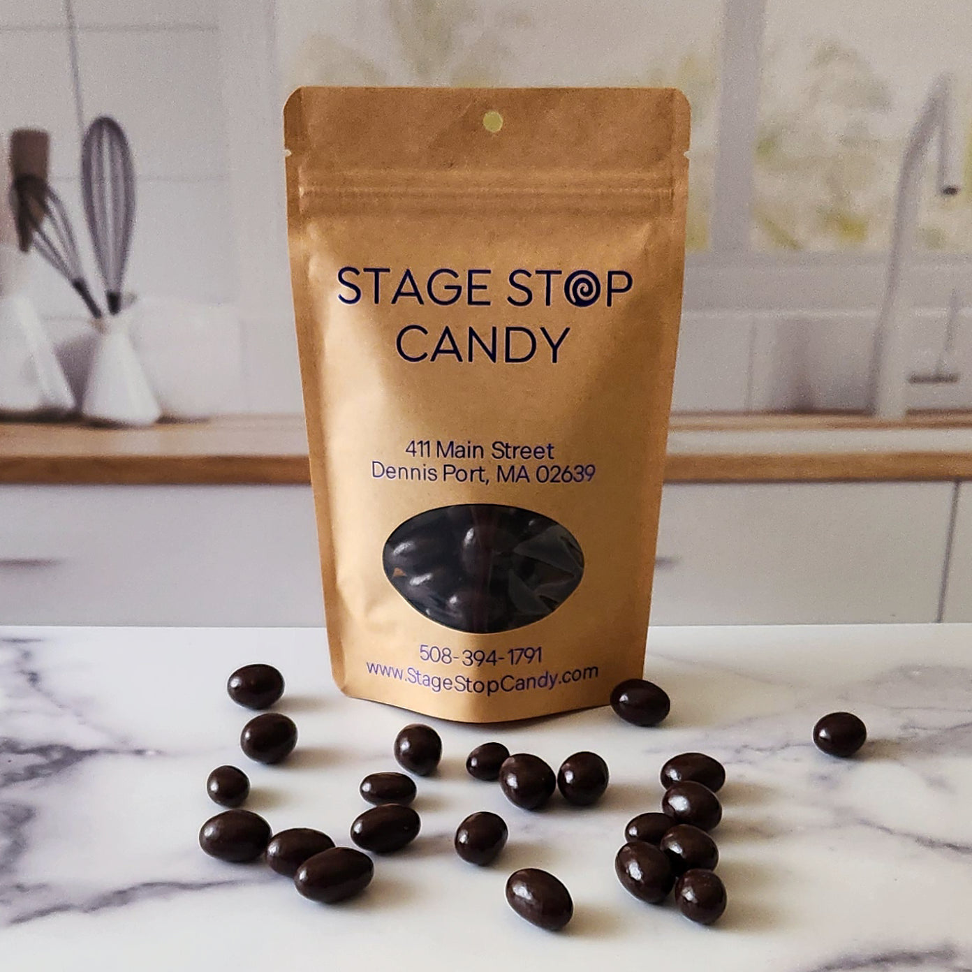 Delicious Chocolate Covered Peanuts - Crunchy Sweet Snack for Parties, Gifts & Movie Nights | Premium Gourmet Treats