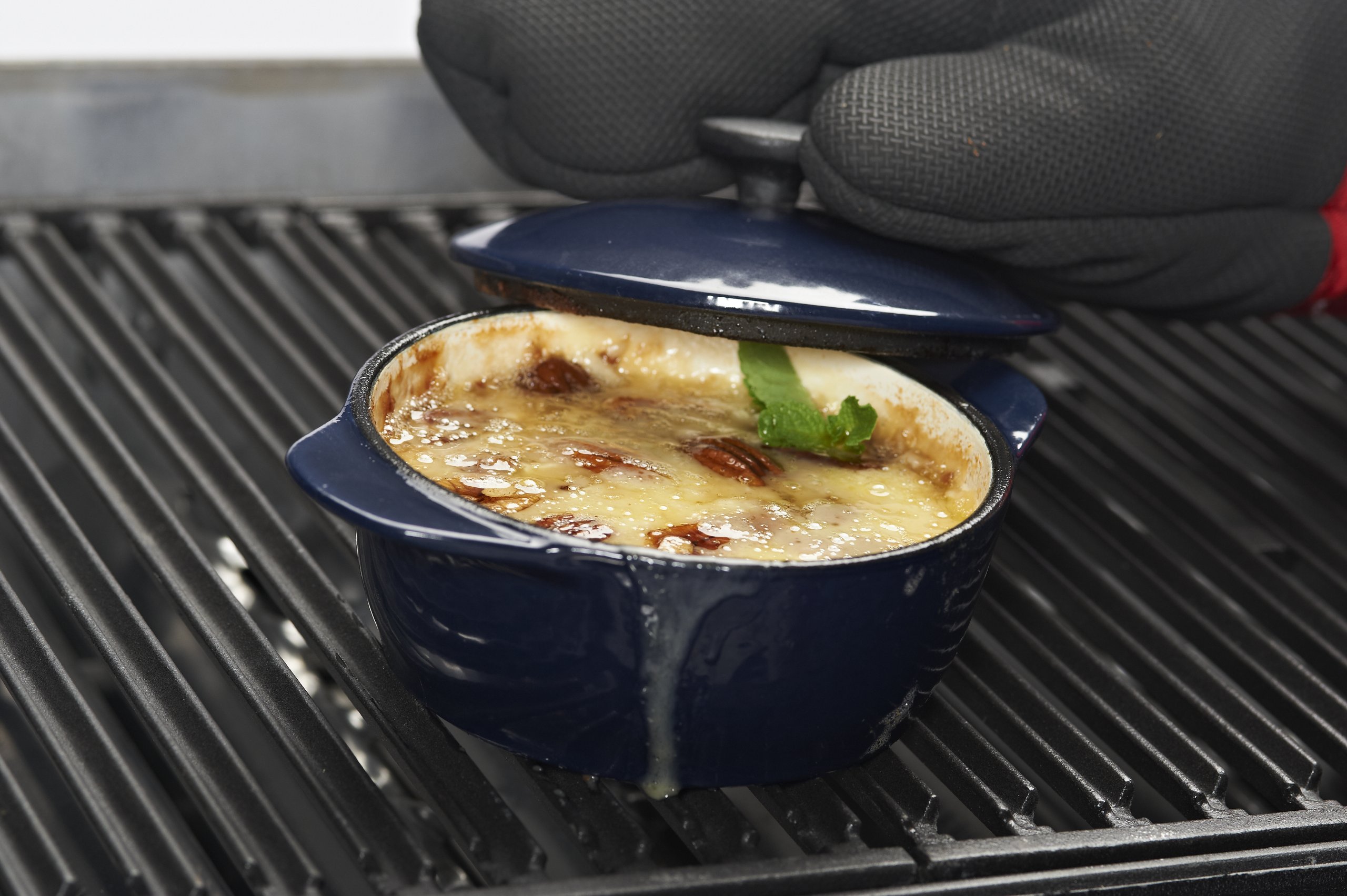 Broil King 69700 Cast Iron Mini Roaster - Perfect for Camping, Picnics & Outdoor Cooking | Durable & Portable Dutch Oven for Grilling, Baking & Stewing