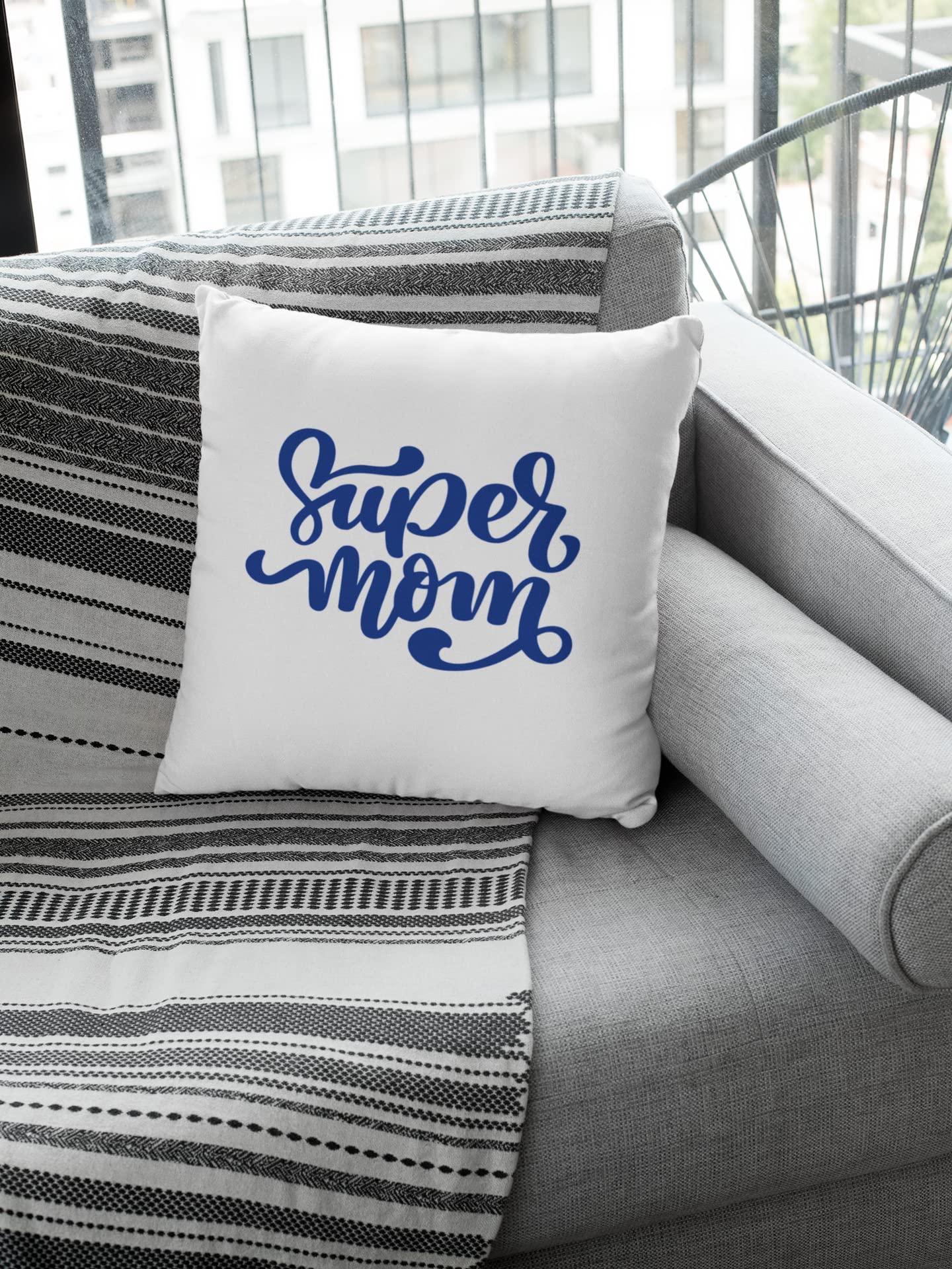 Super Mom Iron On Transfer - DIY Heat Transfer Decal for Mother's Day Gifts & Crafts - Perfect for T-Shirts, Totes & DIY Projects (Black)