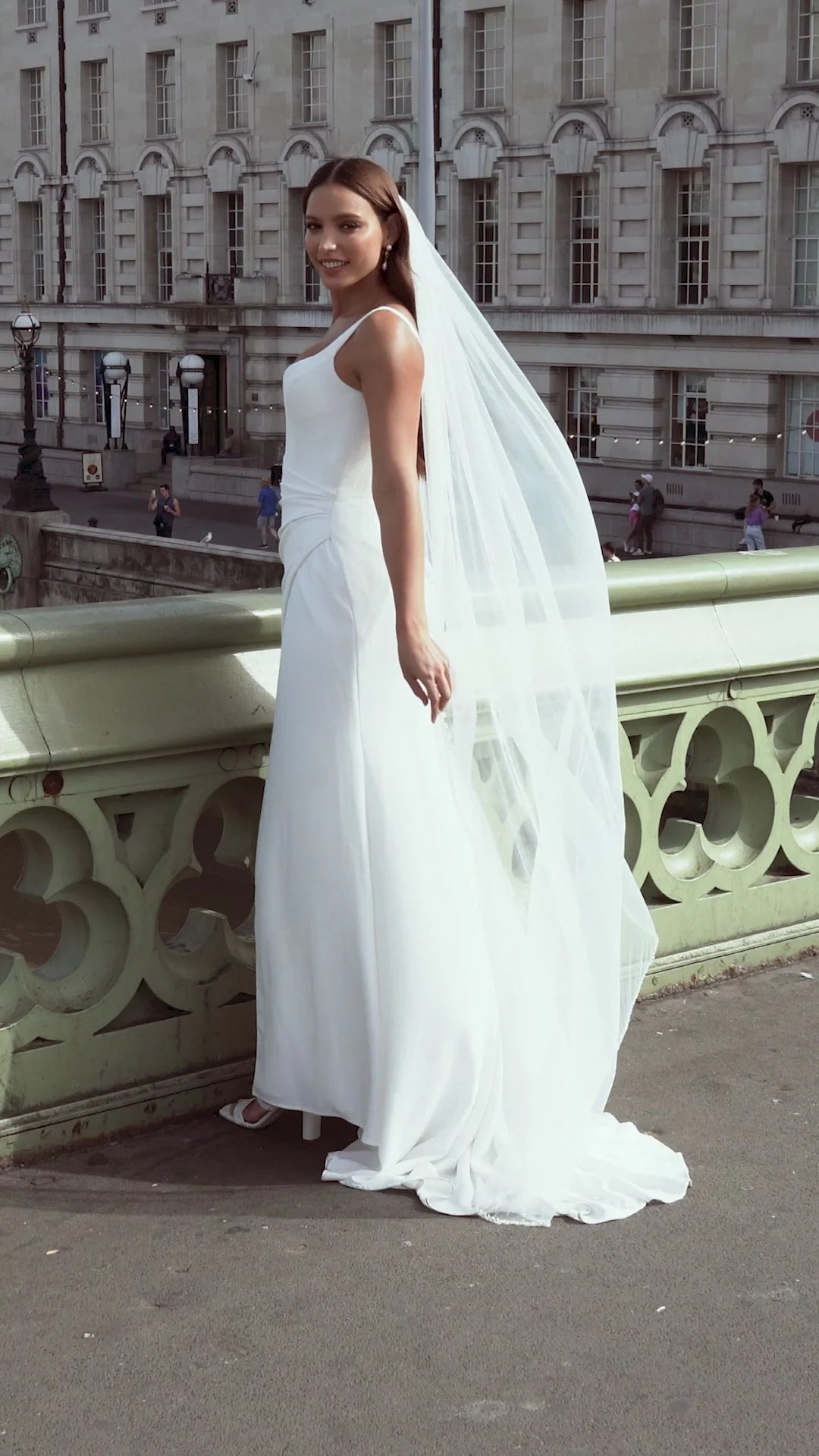 Lola Knight Maeve Single Tier Crystal & Pearl Wedding Veil Ivory - Elegant Bridal Accessory for Weddings, Bridal Showers & Formal Events