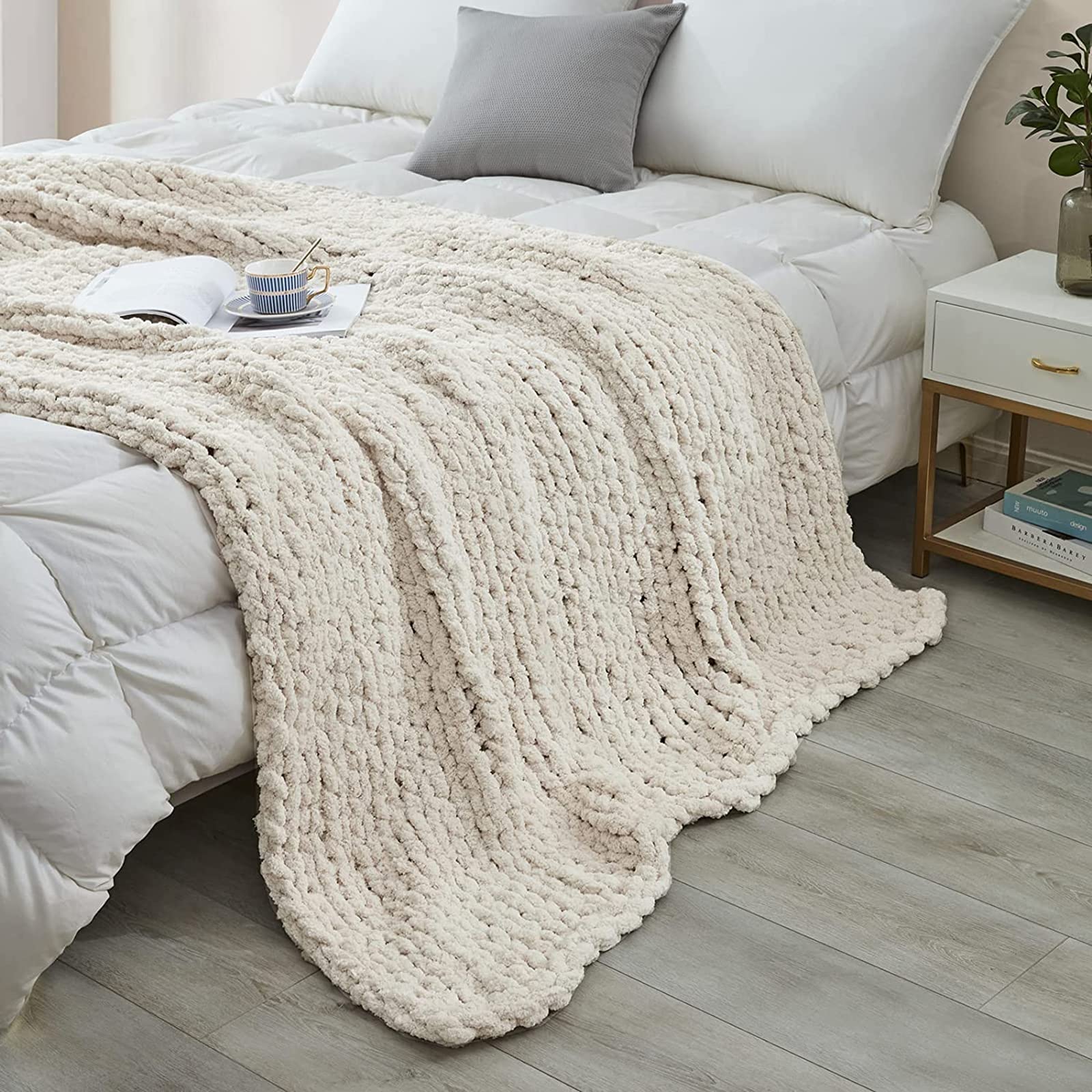XYXH Super Chunky Knit Blanket - Ultra Soft Chenille Weighted Throw for Couch, Bed & Home Decor - 150x150cm Beige Knitted Blanket for Cozy Winter Nights & Gift Giving