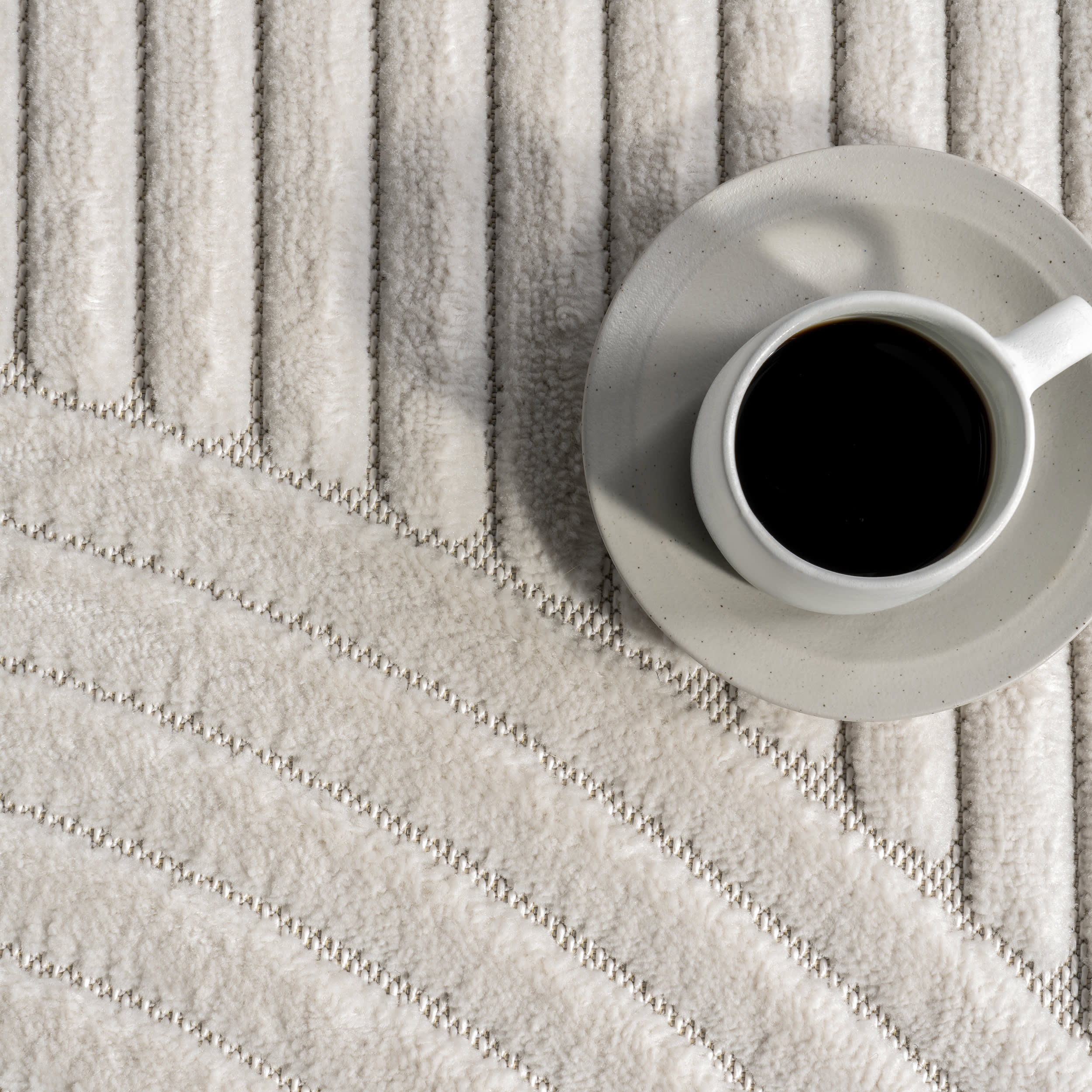 Tana Geometric Indoor/Outdoor Area Rug in Cream - Perfect for Living Room, Patio & Bedroom Decor