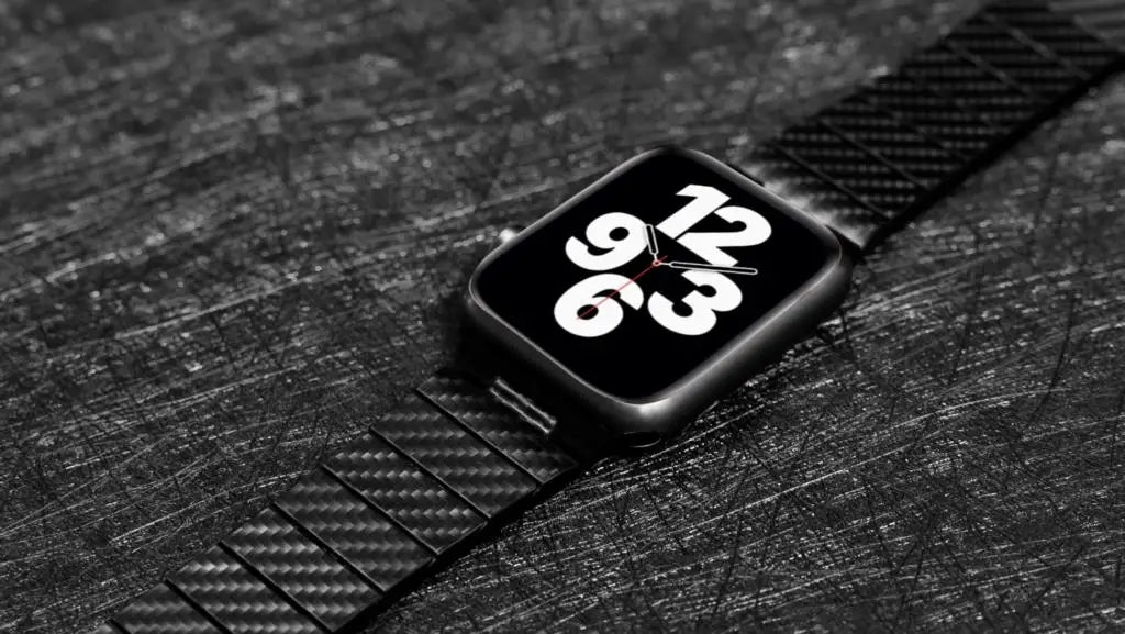Premium Carbon Fiber Band for Apple Watch Series 8/7/6/SE - Lightweight & Durable Replacement Strap for Workouts, Running & Everyday Wear