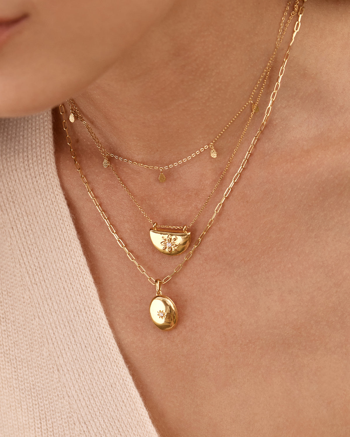 18K Gold Vermeil Lotus Locket Necklace for Women - Elegant Floral Pendant Jewelry Gift for Birthday, Anniversary & Valentine's Day | Perfect for Weddings, Parties & Special Occasions
