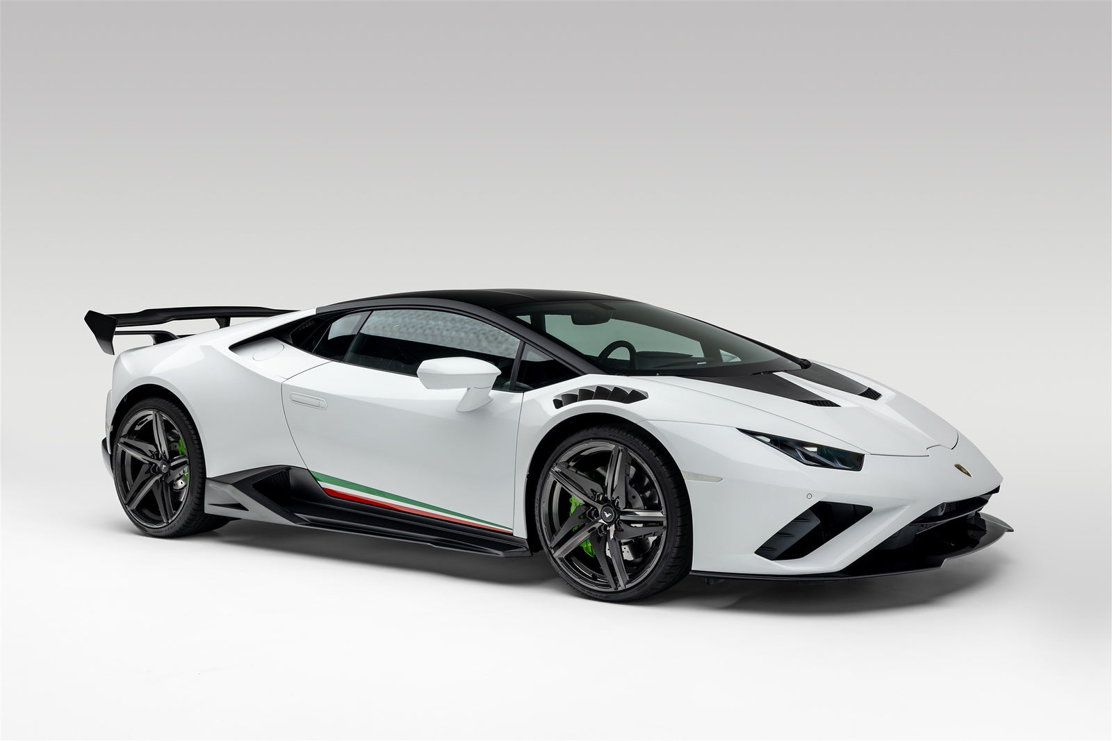 Lamborghini Huracan EVO 2WD Monza Aero Program CB 01 - High Performance Sports Car for Racing Enthusiasts | Perfect for Track Days and Supercar Events