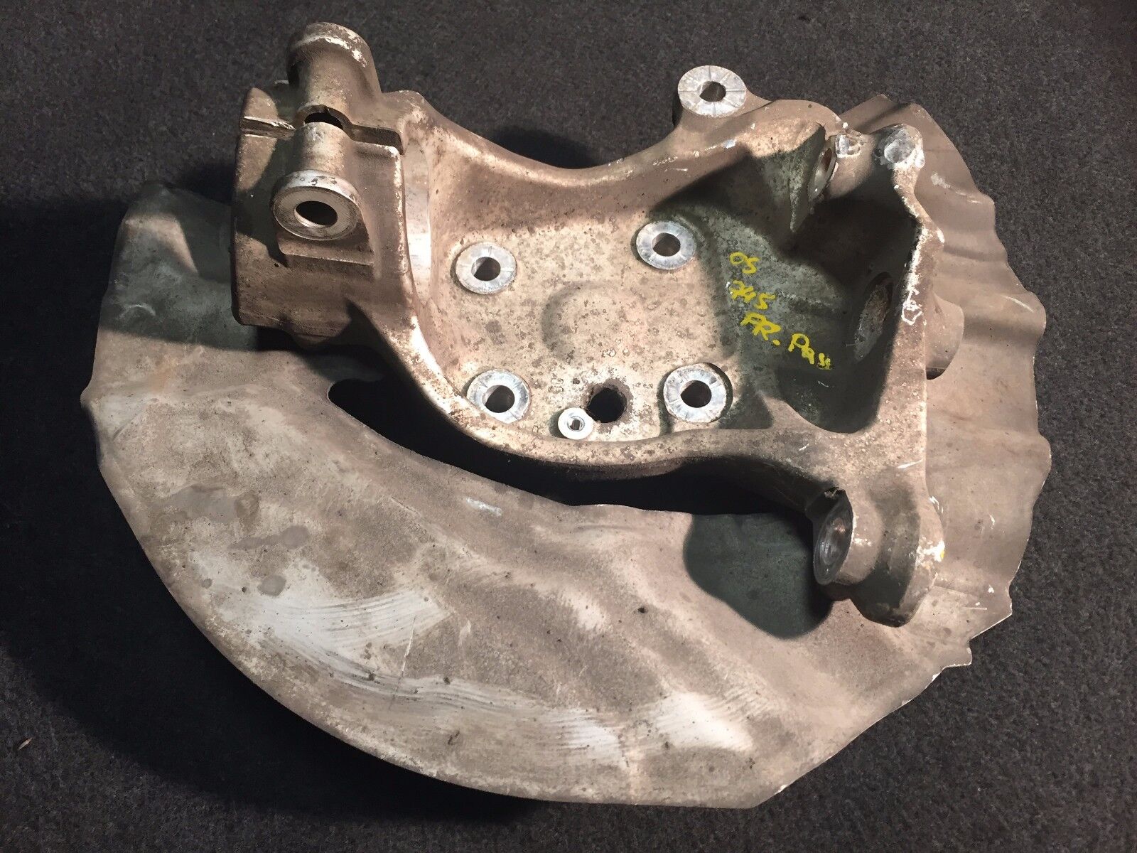 2002-2006 BMW 745i E65 Front Right Passenger Side Spindle Knuckle OEM Replacement - Perfect for Suspension Repair & Performance Upgrades