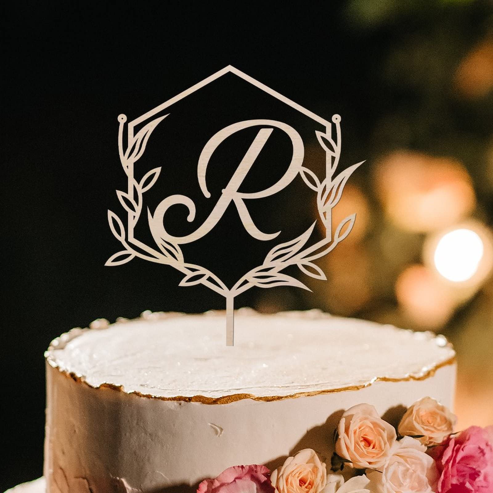 Personalized Wooden Monogram Cake Topper - Rustic Initial Letter R Wreath for Wedding, Birthday & Anniversary Cakes - Handmade Cake Decoration (Design 03)