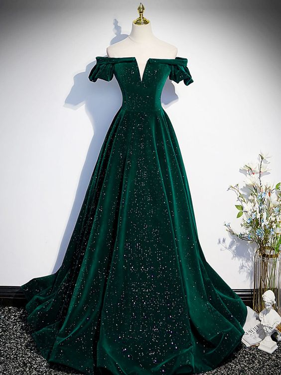 Elegant Off-the-Shoulder Green Velvet Prom Dress - A-Line Long Evening Gown for Formal Events | Perfect for Homecoming, Ball, Wedding & Special Occasions