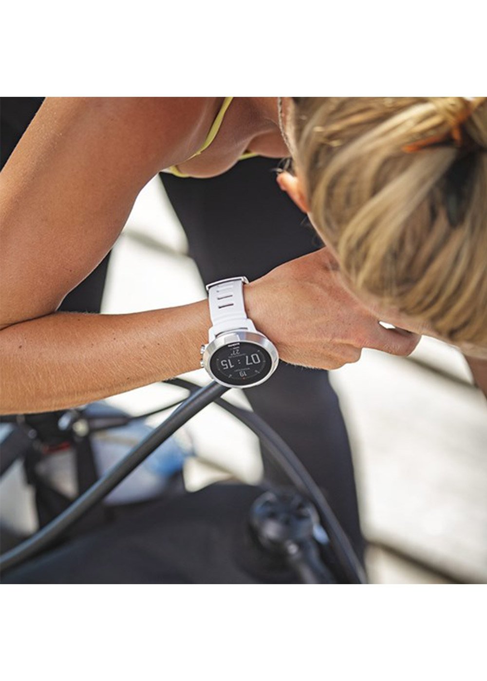 Suunto D5 White/Silver Dive Computer with USB Cable - Perfect for Scuba Diving, Snorkeling & Underwater Adventures