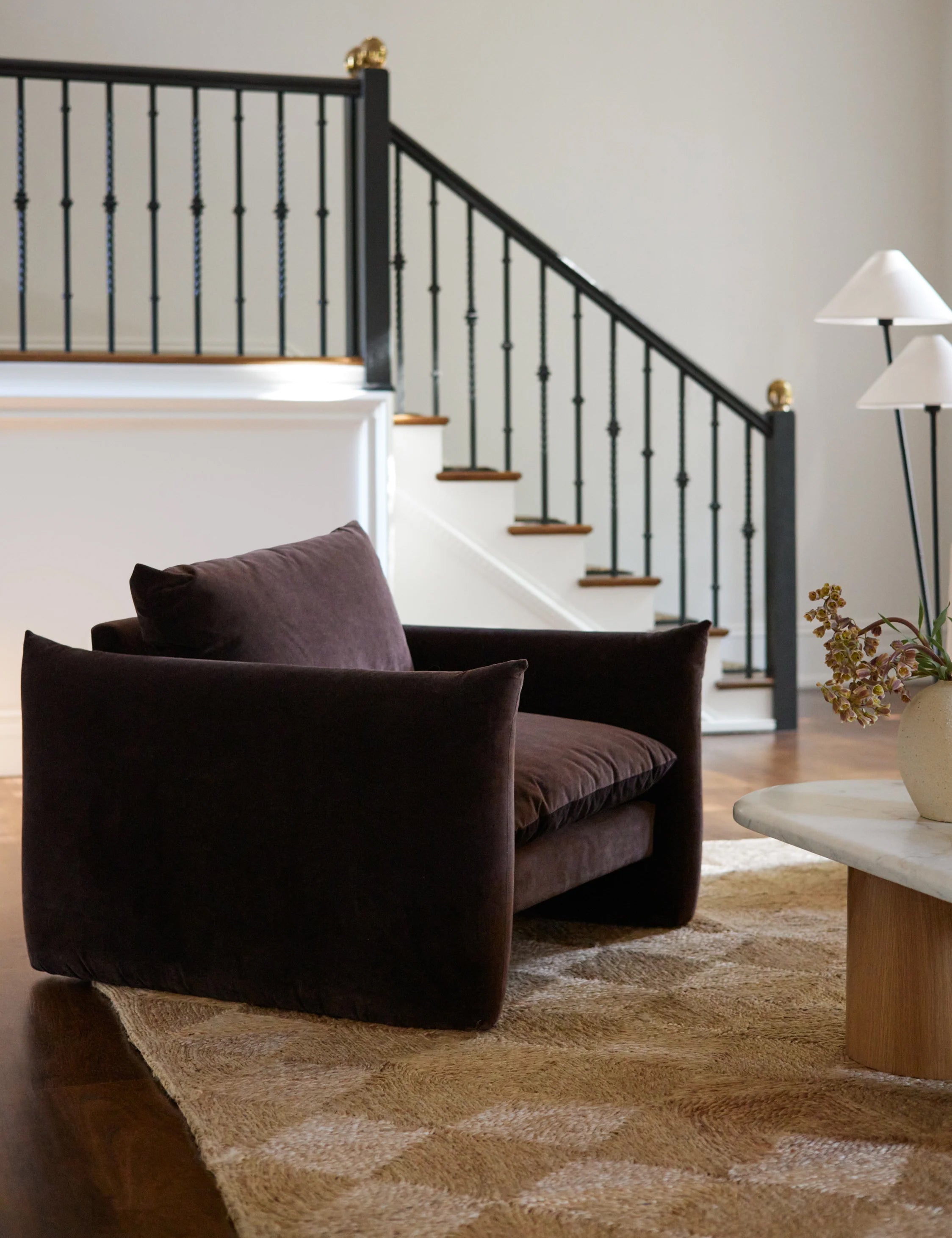 Stylish Banks Accent Chair - Modern Living Room Furniture for Home & Office - Perfect for Reading Nook, Lounge Area or Workspace