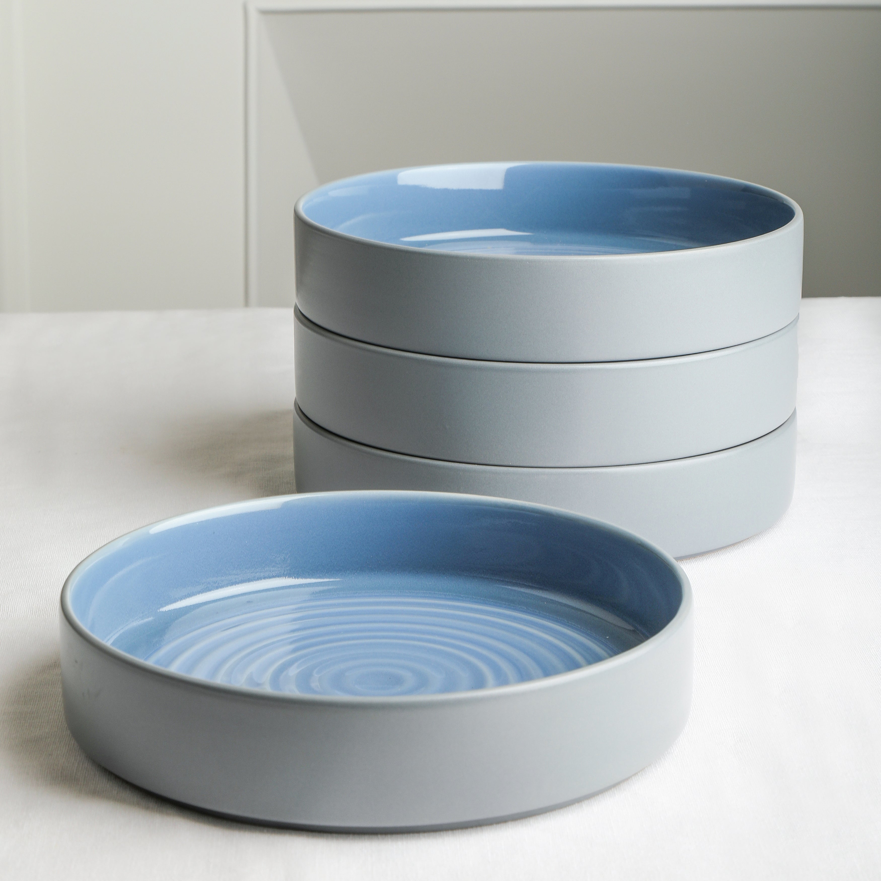 Elica Stoneware Dinnerware Set - 16-Piece Blue and Grey Ceramic Plates, Bowls & Mugs - Durable Stoneware Dinnerware for Everyday Use, Family Meals & Entertaining Guests