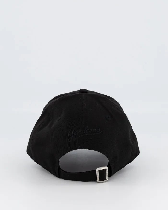 New Era New York Yankees Black on Black 9FORTY Adjustable Snapback Hat - Official MLB Baseball Cap for Men & Women - Perfect for Games, Streetwear & Casual Outfits
