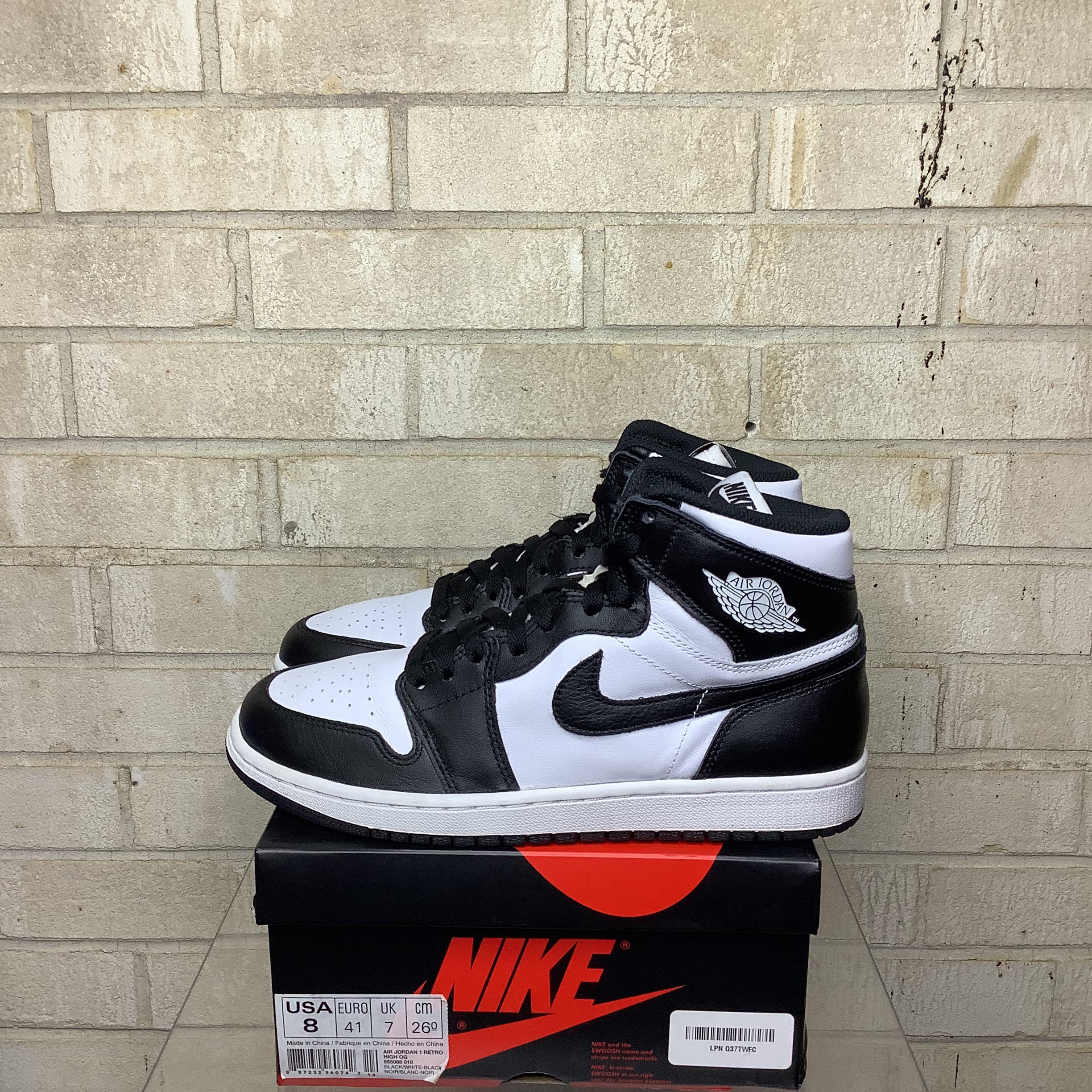 Original Air Jordan 1 Retro High OG 'Black/White' Men's Basketball Shoes Size 8 (555088-010) - Classic Sneakers for Streetwear, Casual & Sports Fashion
