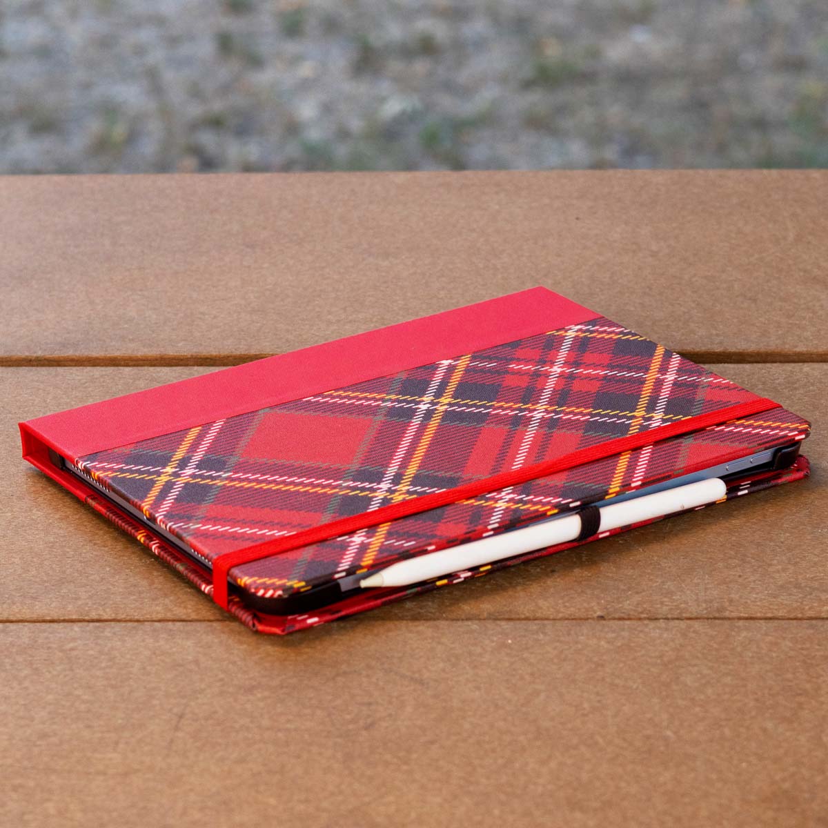 Stylish Two-Tone Plaid iPad Case Collection - Protective & Trendy Cover for iPad Pro/Air/Mini - Perfect for Work, School & Travel Accessories