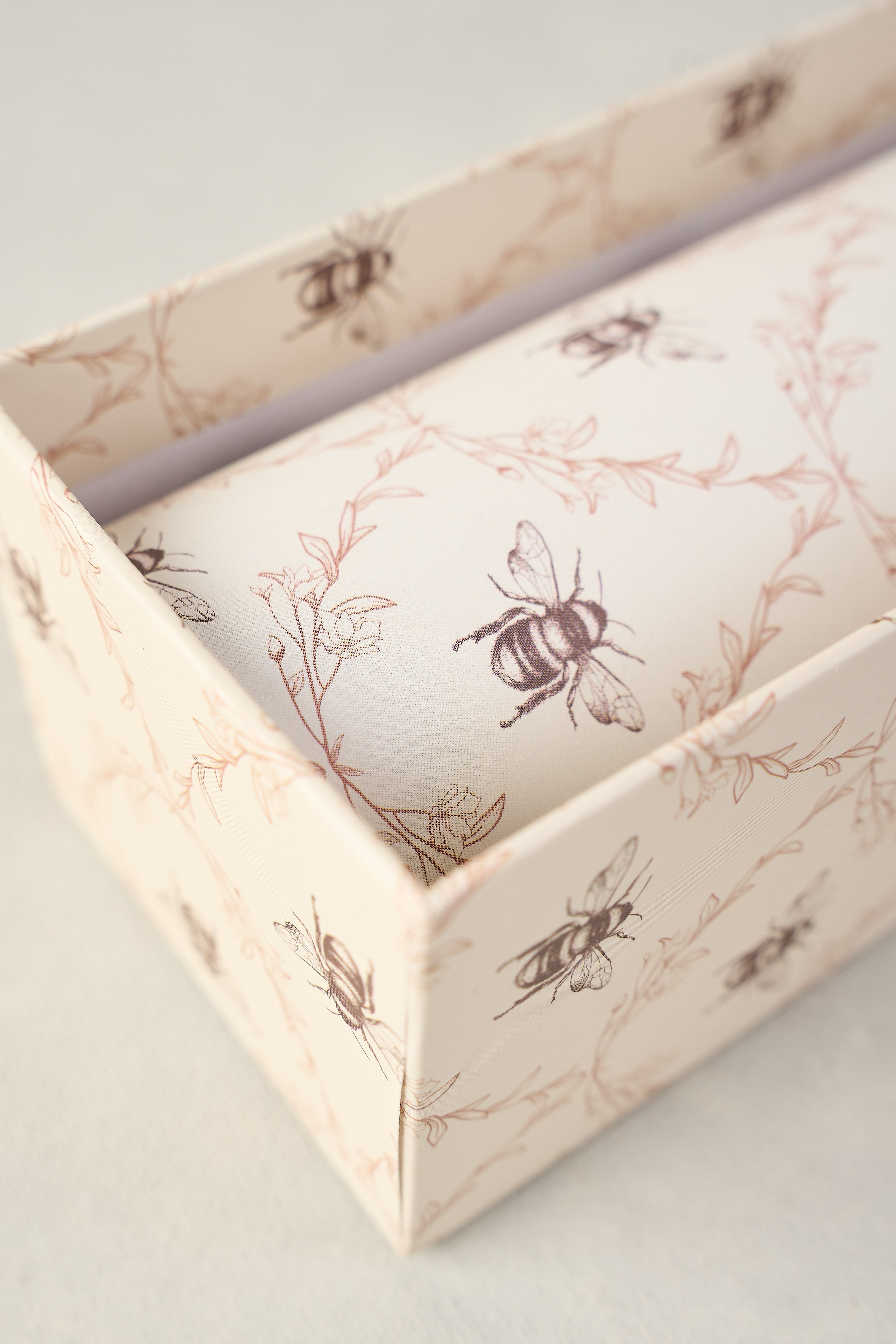 Bee Print Drawer Liners - Adhesive Shelf & Drawer Liners for Kitchen, Bathroom, Office - Non-Slip, Washable, Durable Cabinet Liner Paper (12