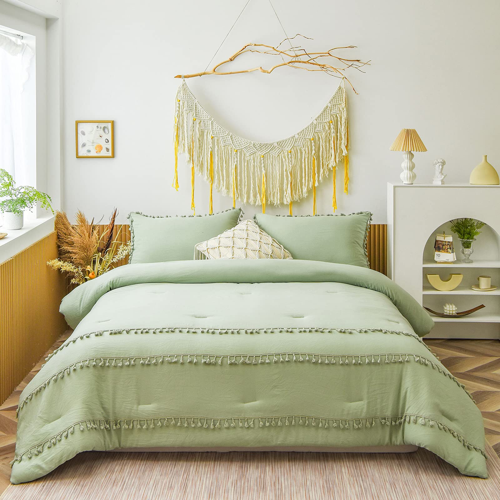 Bedbay King Size Sage Green Comforter Set - Boho Chic Tufted Tassel Fringed Bedding with 2 Pillowcases - Farmhouse Style Dark Green Duvet Cover - Perfect for Master Bedroom, Guest Room & Bohemian Home Decor (King, Green)