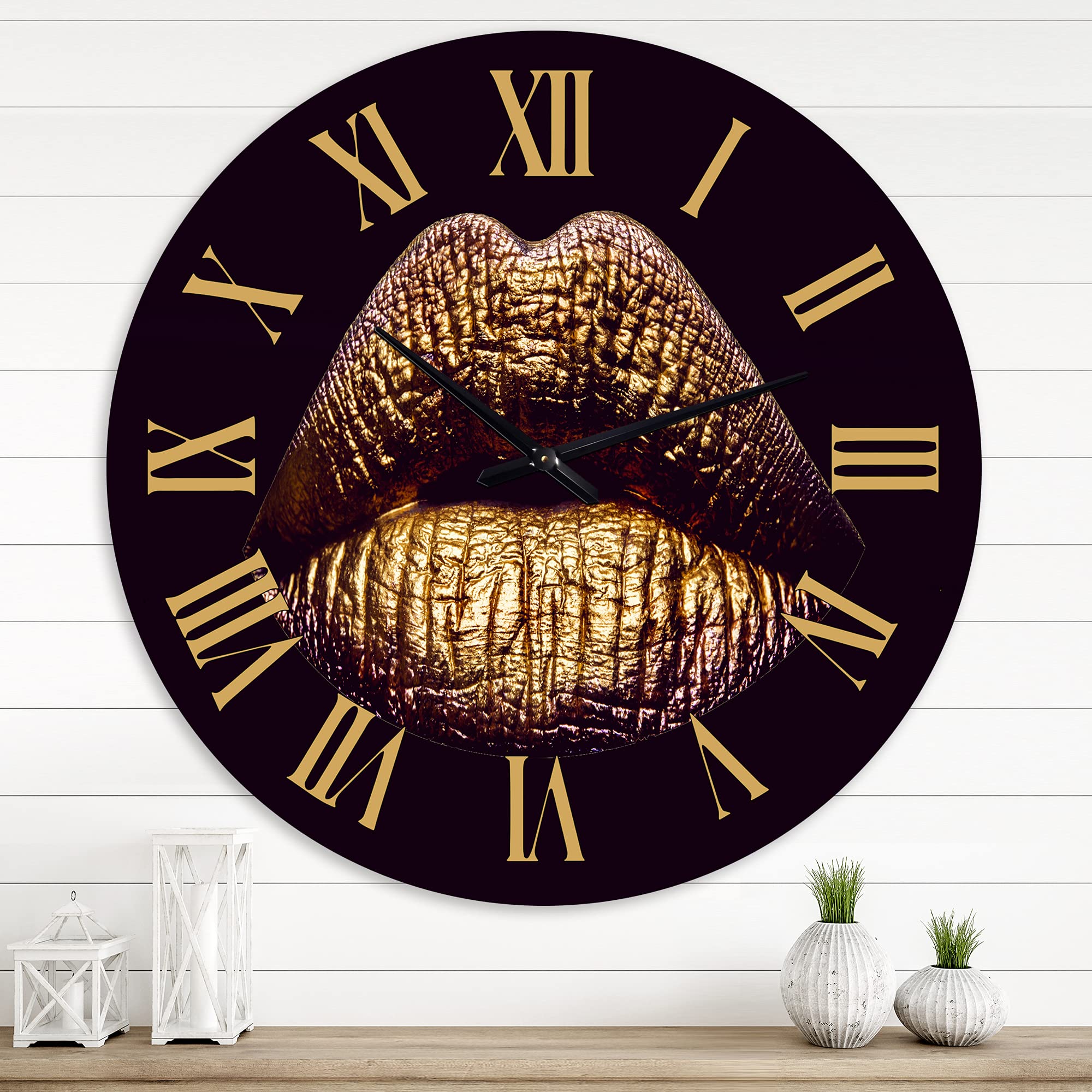 DesignQ Modern Wall Clock - Sexy Golden Metallized Female Lips II - Large Decorative Wall Clock for Living Room, Bedroom, Office - Unique Home & Interior Decor Gift Idea