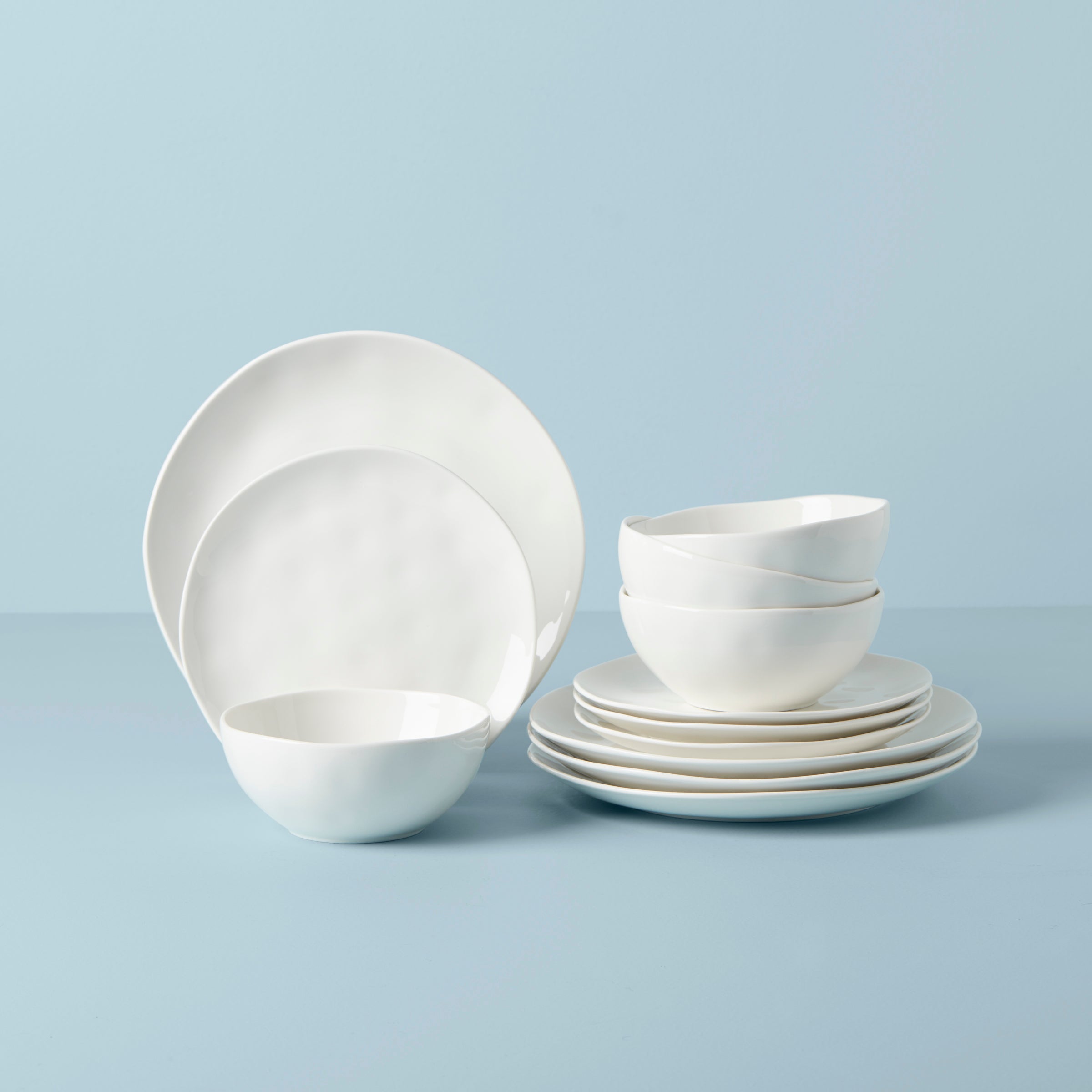 Bay Colors 12-Piece Dinnerware Set in Classic White - Elegant Dinner Plates, Salad Plates, Bowls & Mugs - Perfect for Family Dinners, Parties & Restaurant Use