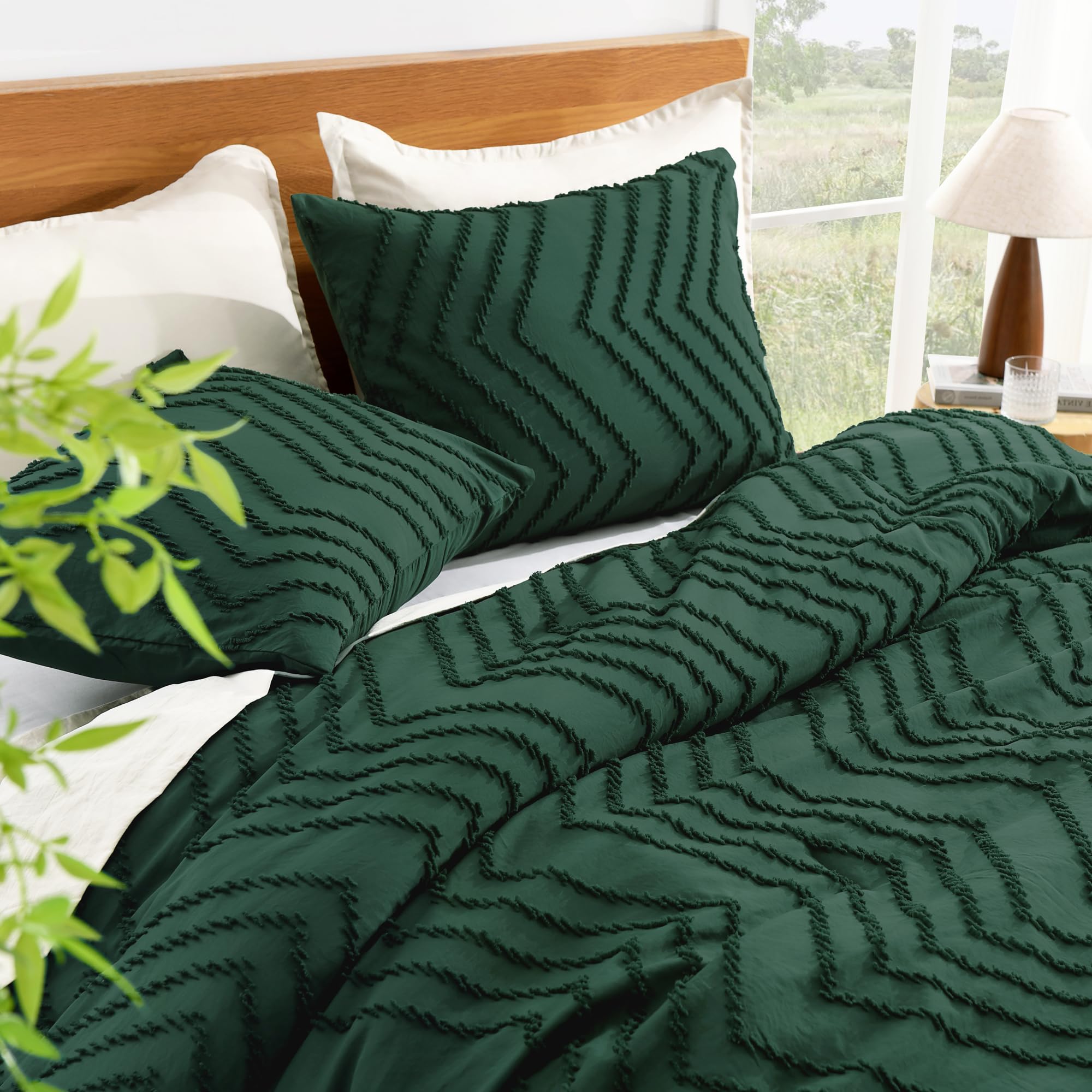Litanika King Size Comforter Set - Dark Emerald Green 3 Piece Lightweight Down Alternative Bedding, Tufted Fluffy Comforter for All Seasons | Perfect for Master Bedroom, Guest Room & Gift Giving