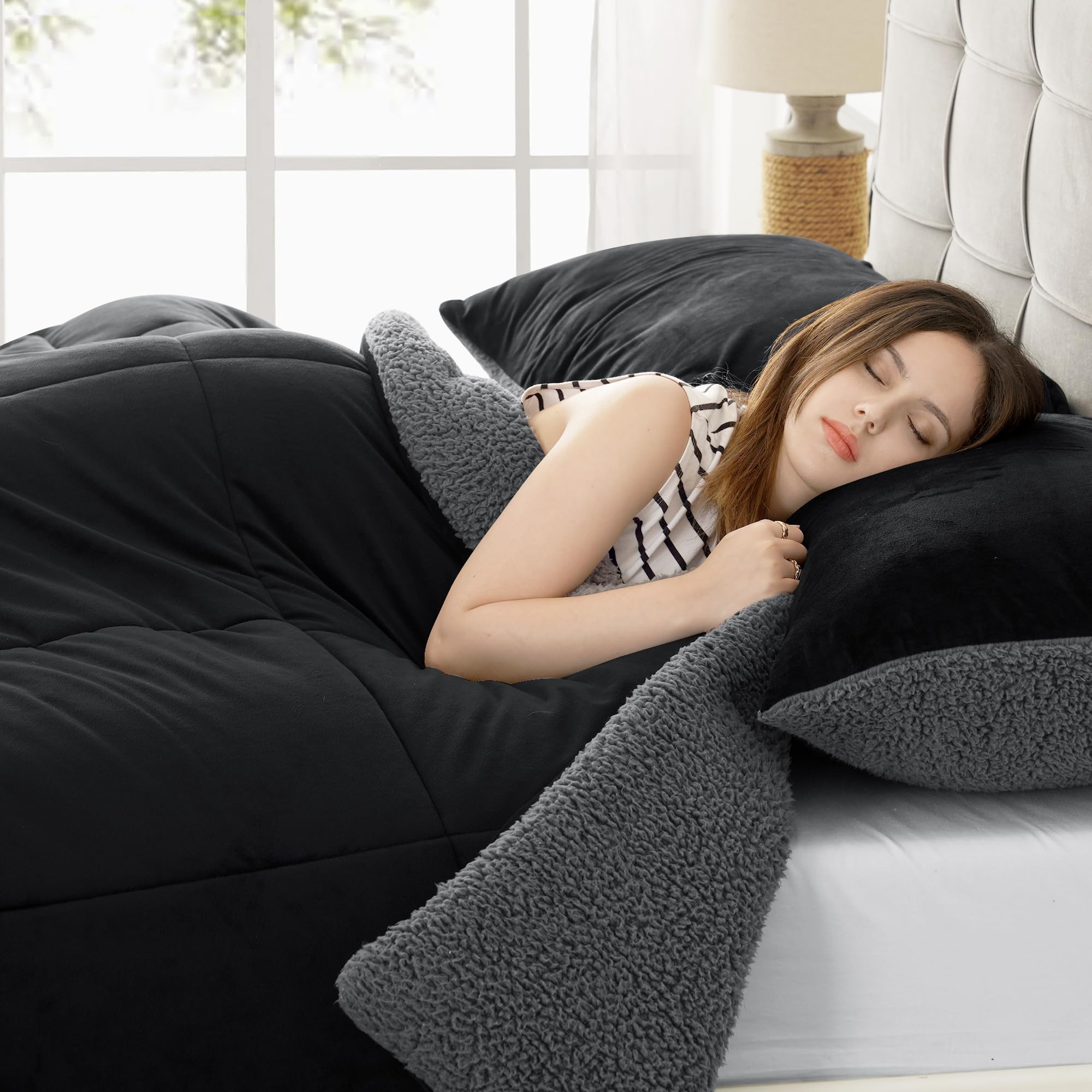 **BEDHOURS Queen Comforter Set - Ultra Soft Micromink & Sherpa Reversible Comforter with 2 Pillowcases - Plush Down Alternative Bedding for Winter Warmth (Black, Queen Size) - Perfect for Cozy Nights & Cold Weather**