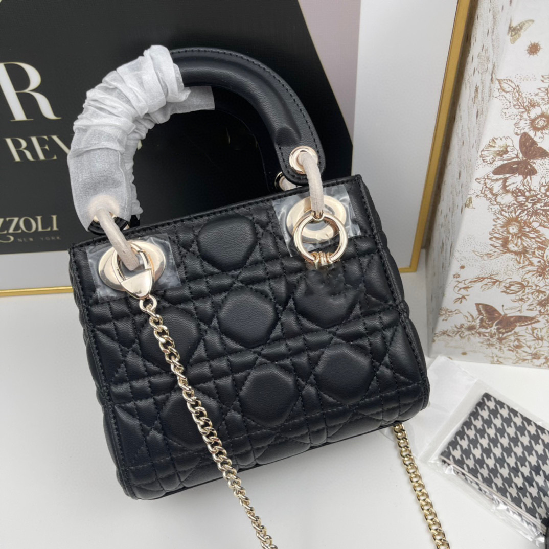 Stylish Designer Handbag for Women - Trendy & Durable Fashion Accessory for Work, Party & Everyday Use