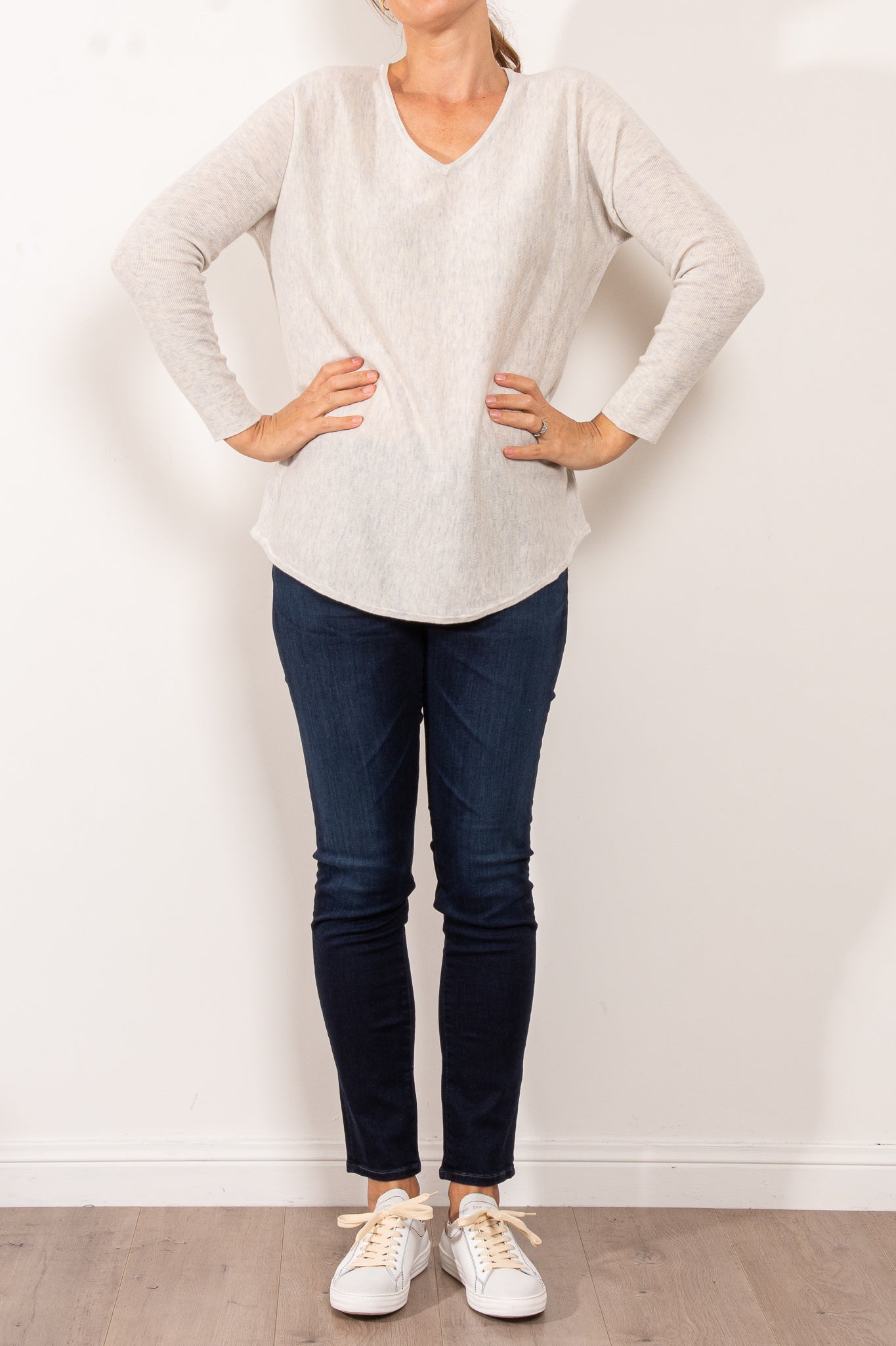 Bridge & Lord Women's Curved Hem V-Neck Jumper Sweater - Soft Knit Pullover for Casual Wear & Office Outfits