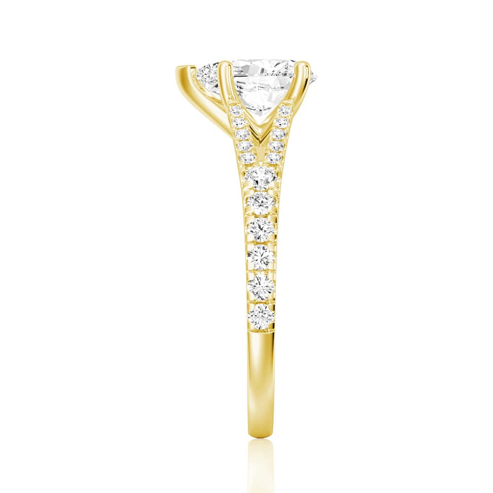 Exquisite Pear Shaped Split Shank Moissanite Engagement Ring - Perfect for Proposals, Weddings & Anniversary Gifts