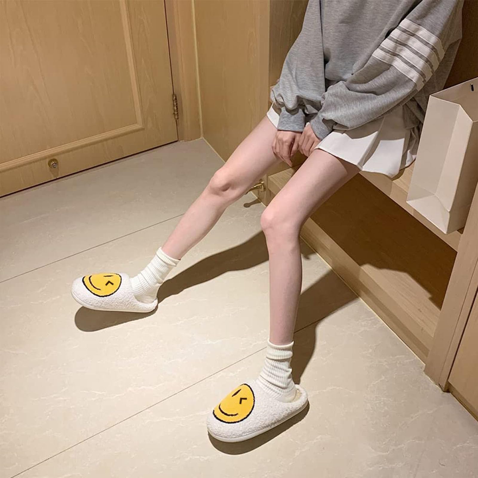 Geibiu Women's Retro Plush House Slippers - Soft Fuzzy Smile Face Indoor/Outdoor Slippers for Warm Cozy Comfort | Perfect for Home, Dorm, Lounge & Casual Wear