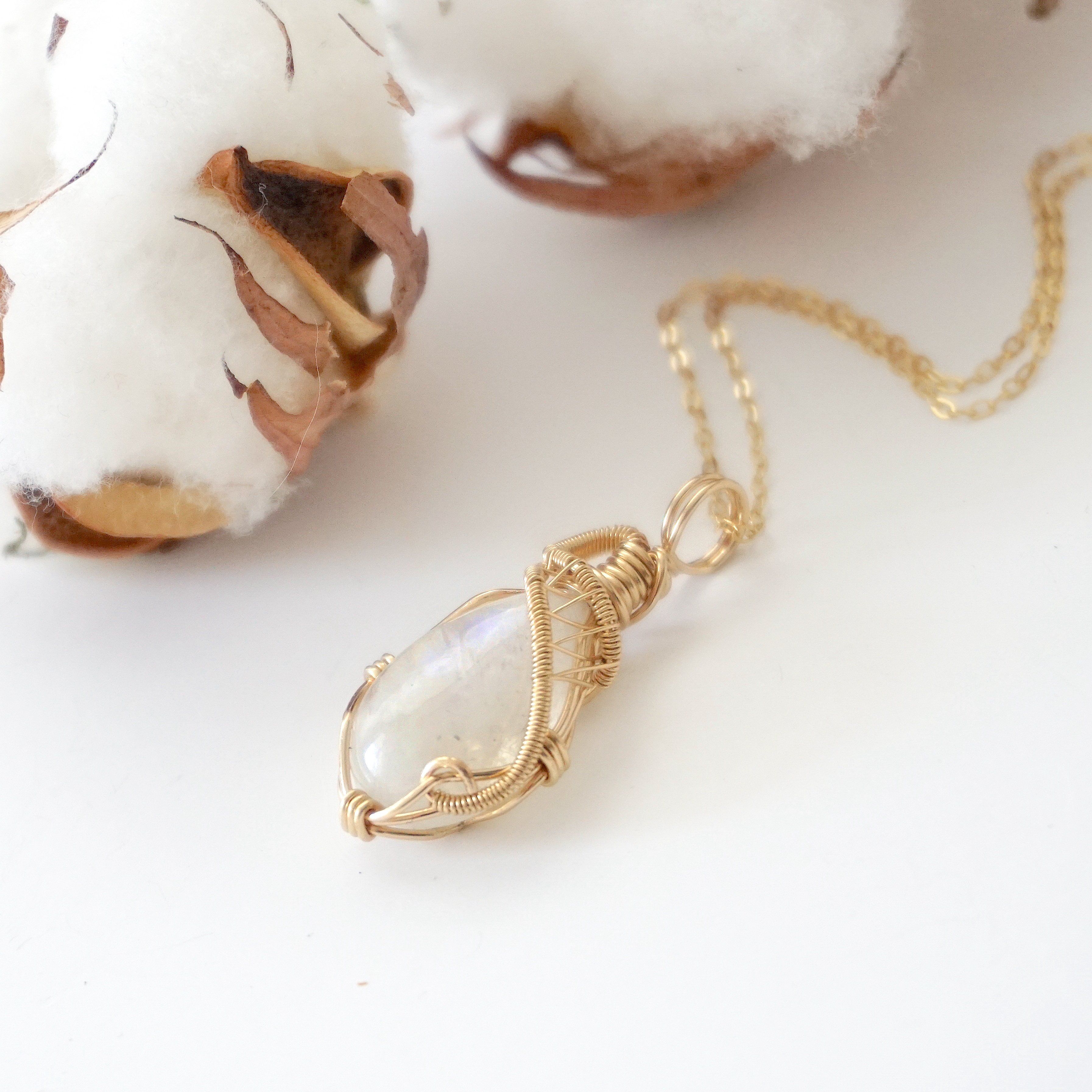 Rainbow Moonstone Necklace 14k Gold Filled - Elegant Healing Crystal Jewelry for Women, Perfect for Spiritual Healing, Meditation & Everyday Wear