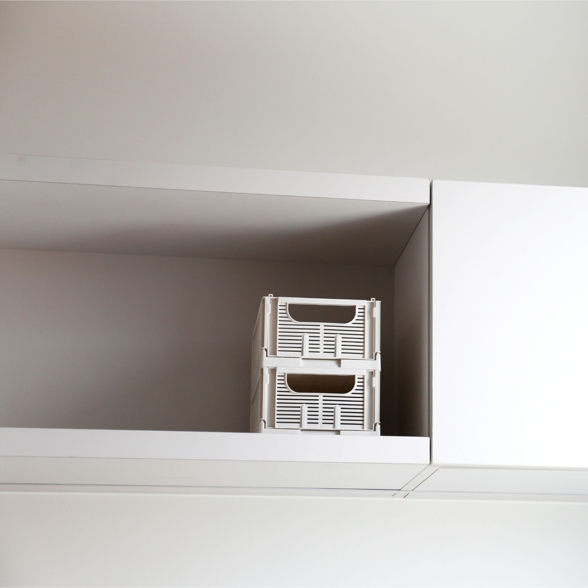 DESIGNSTUFF Linear Collapsible Storage Crate - Set of 2, Small (25x16cm), Chalk White - Foldable Organizer for Home, Office, Nursery & Laundry Room Storage Solutions
