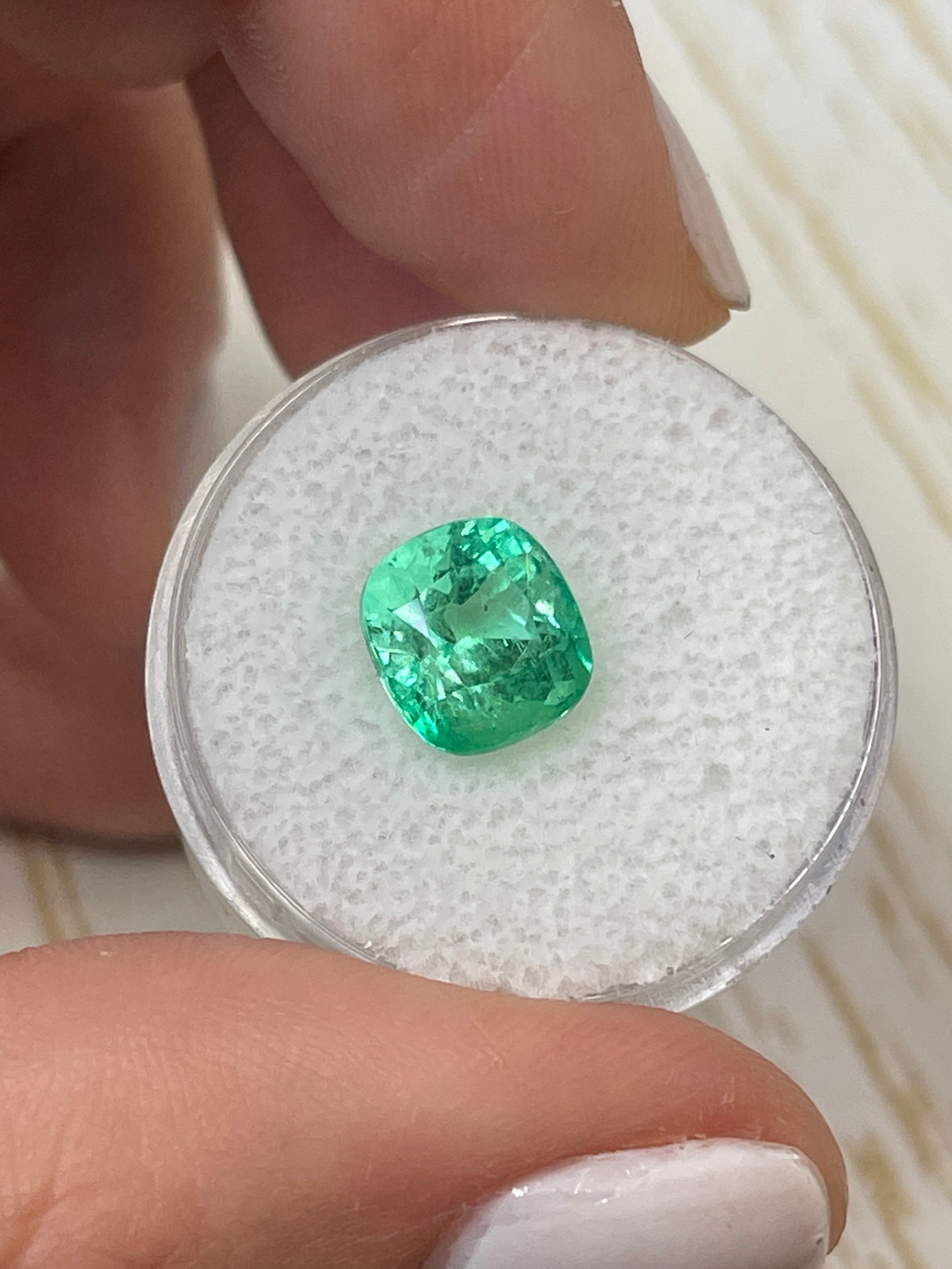 3.25 Carat Natural Colombian Loose Emerald - Cushion Cut, Lustrous Yellowish Green Gemstone for Jewelry Making & Engagement Rings