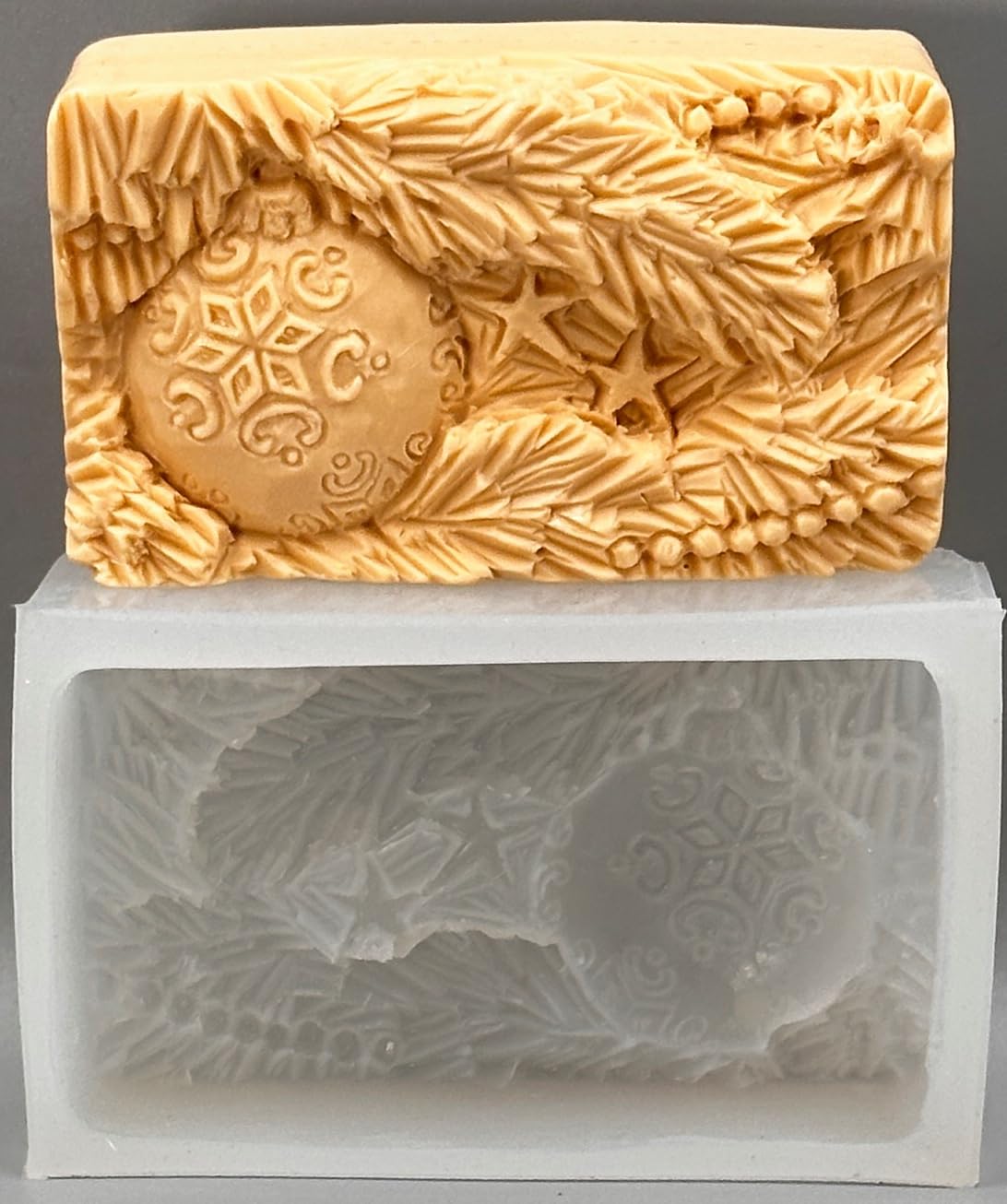 Christmas Bauble Silicone Mold for DIY Soap, Plaster, Wax, Resin & Clay Crafts - Perfect for Holiday Decorations, Gift Making and Christmas DIY Projects
