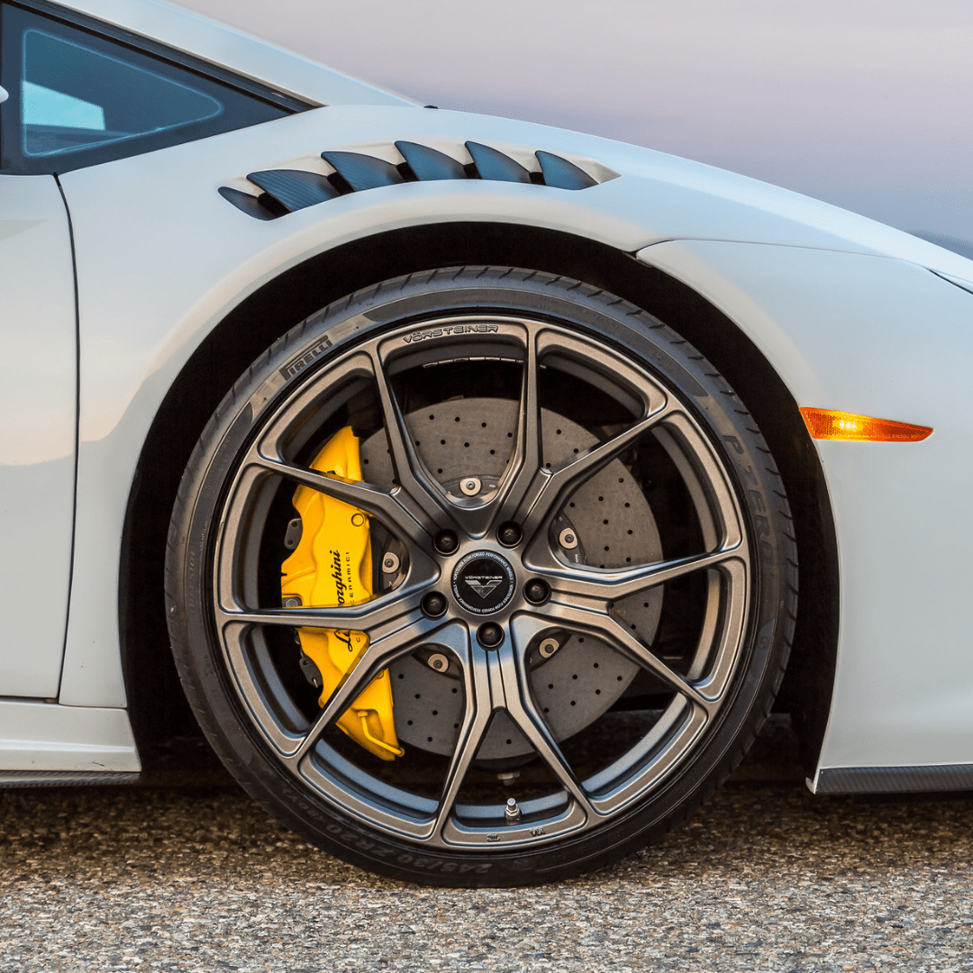 Lamborghini Huracan Novara Edition Aero Front Fenders with Integrated Vents & Splash Guards - 2x2 Gloss Carbon Fiber - High-Performance Upgrade for Track & Street Racing